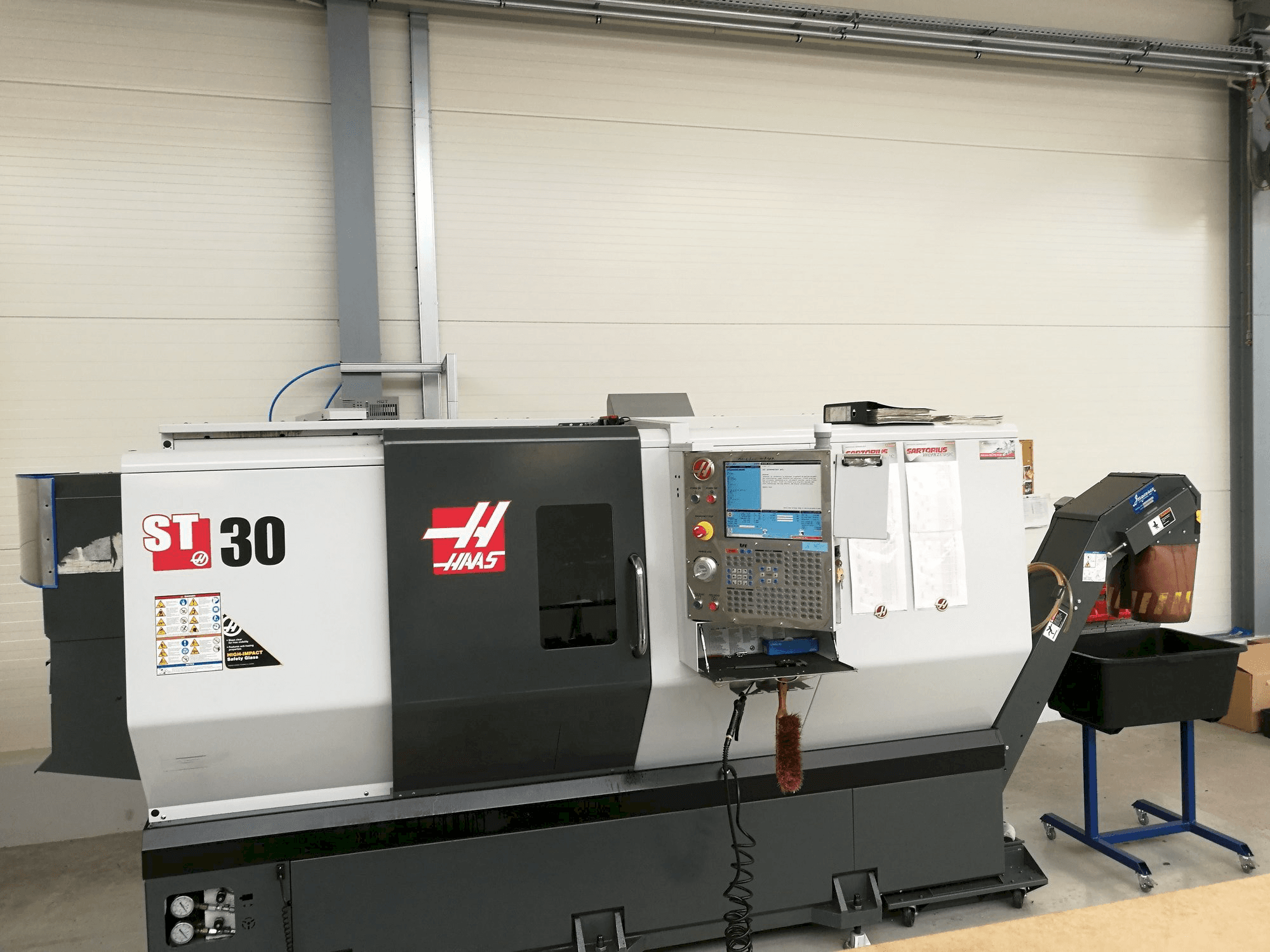 Mašīnas HAAS ST-30 pretskats