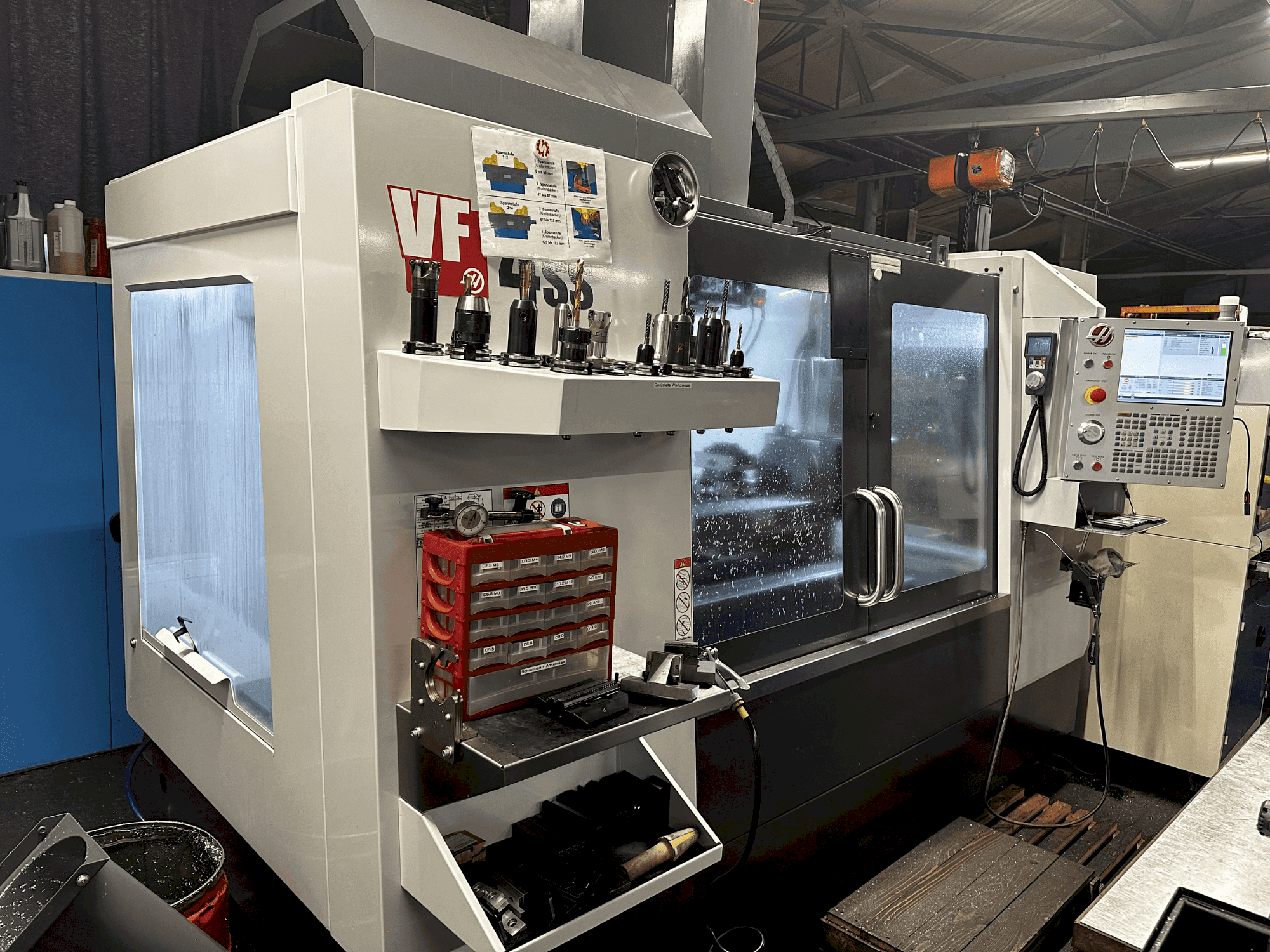 Mašīnas HAAS VF-4SS-EU pretskats