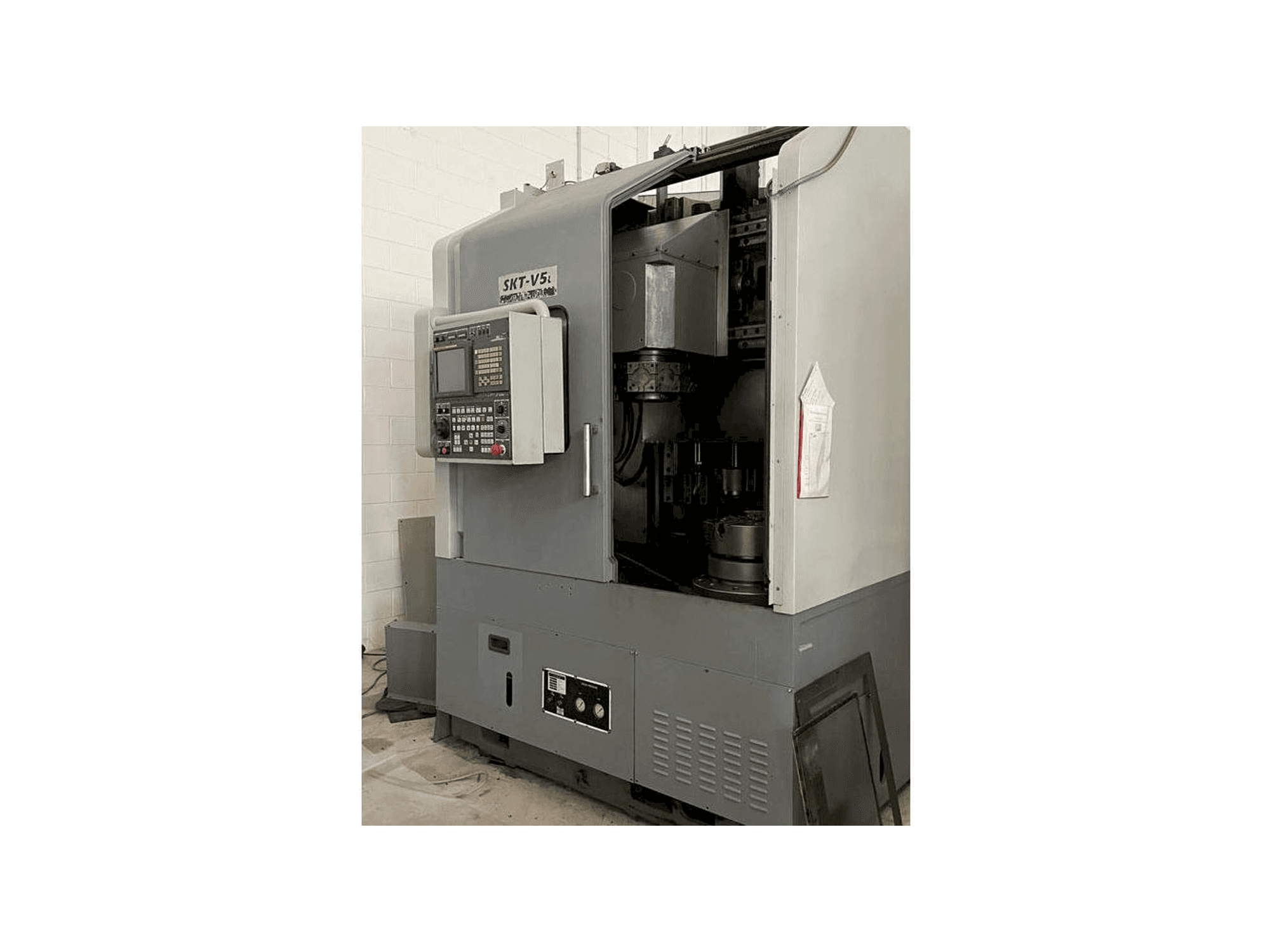 Mašīnas Hyundai SKT V5L skats no labās puses