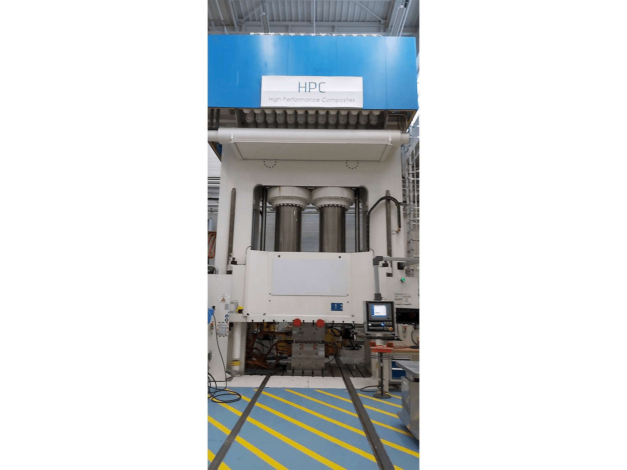 Mašīnas Dieffenbacher 2500 Ton pretskats