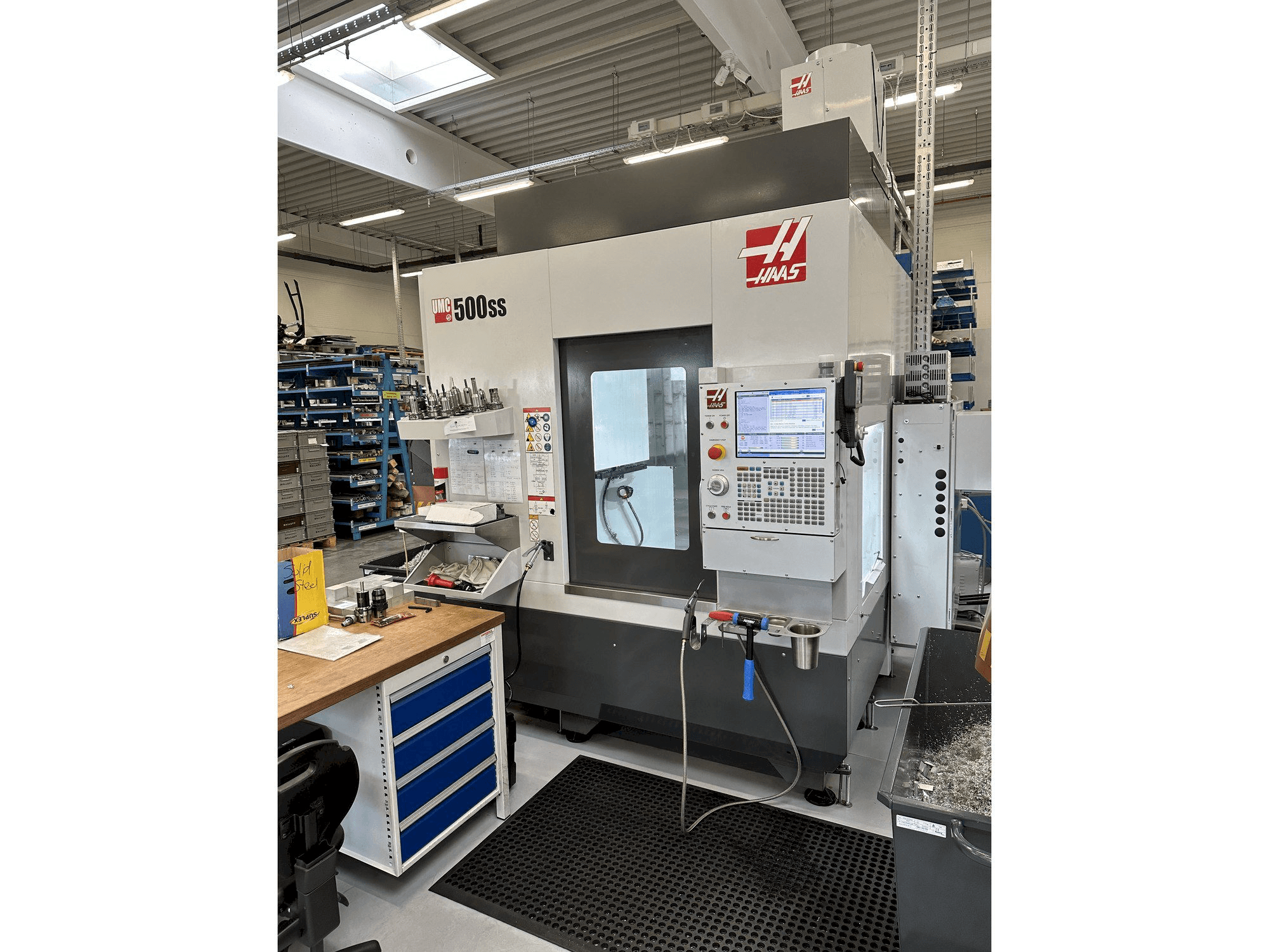 Mašīnas HAAS UMC-500SS pretskats