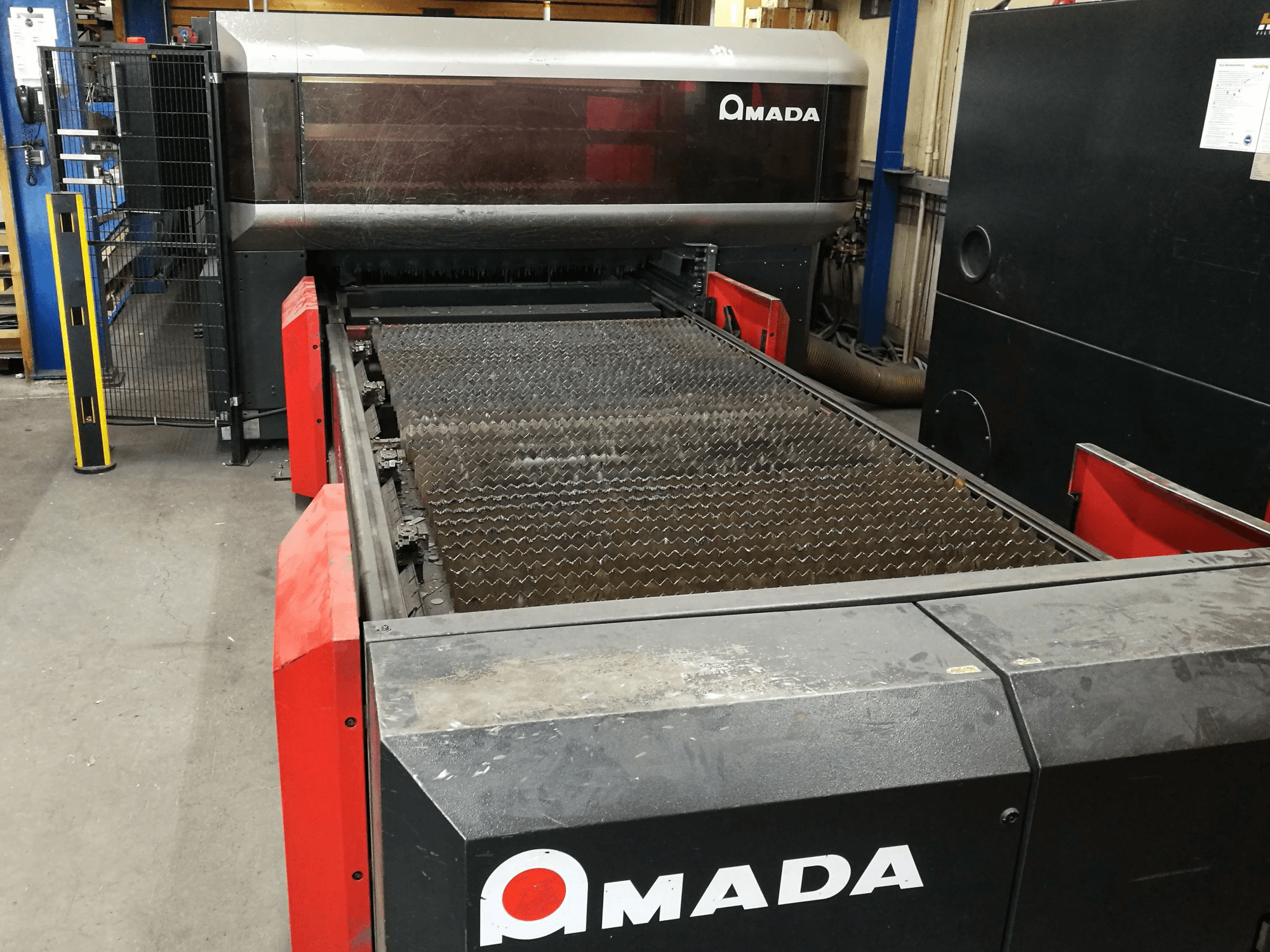 Mašīnas AMADA LC 3015 X1 NT pretskats