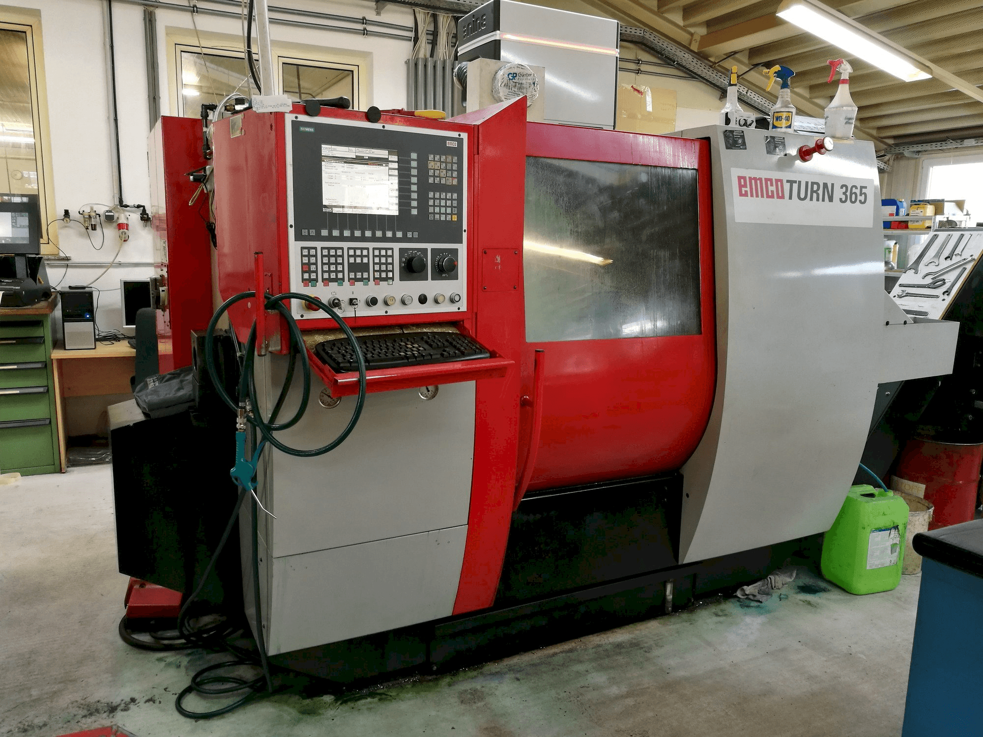Mašīnas EMCO TURN 365 skats no kreisās puses