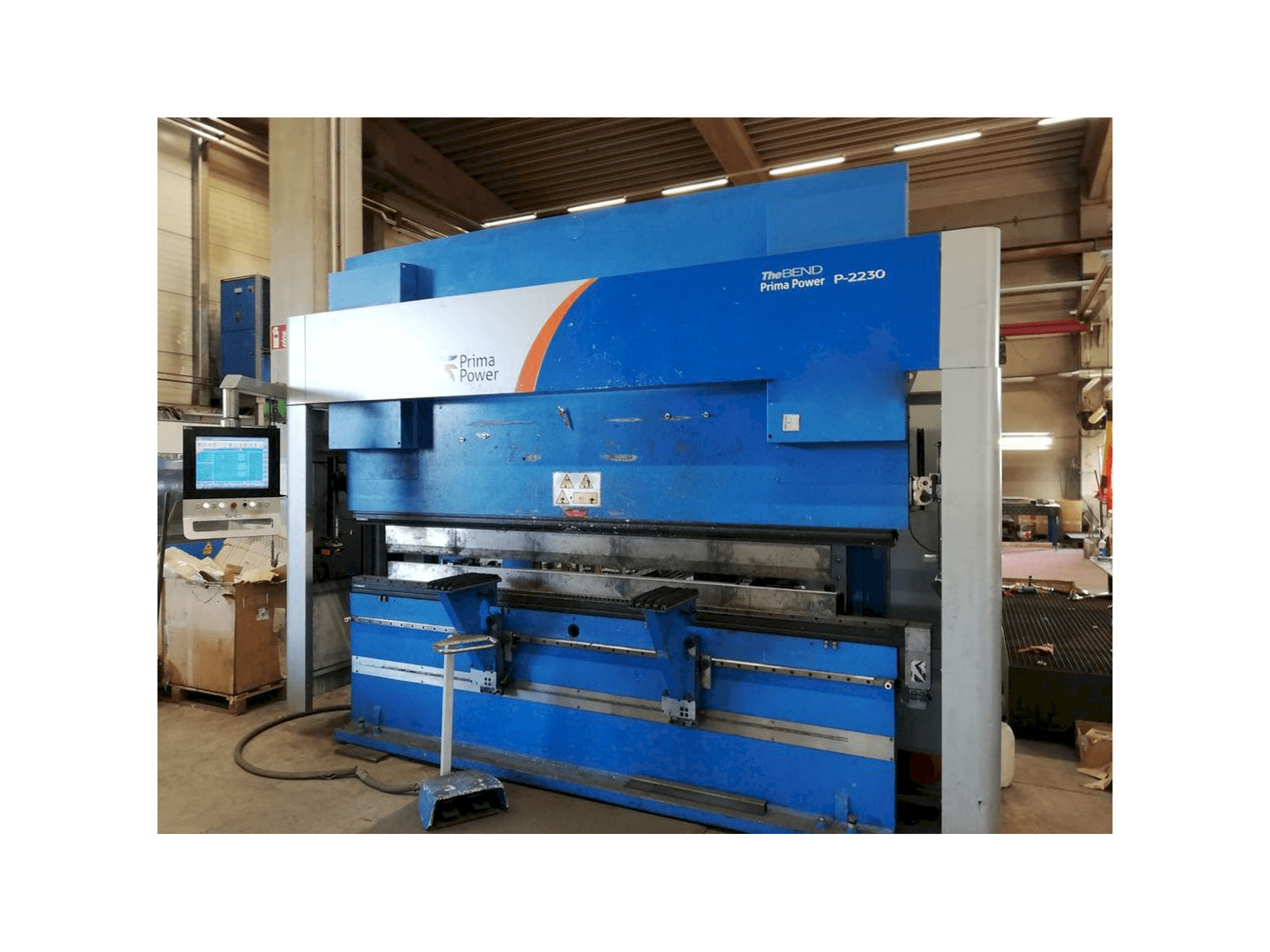 Mašīnas Prima Power P-2230 skats no labās puses