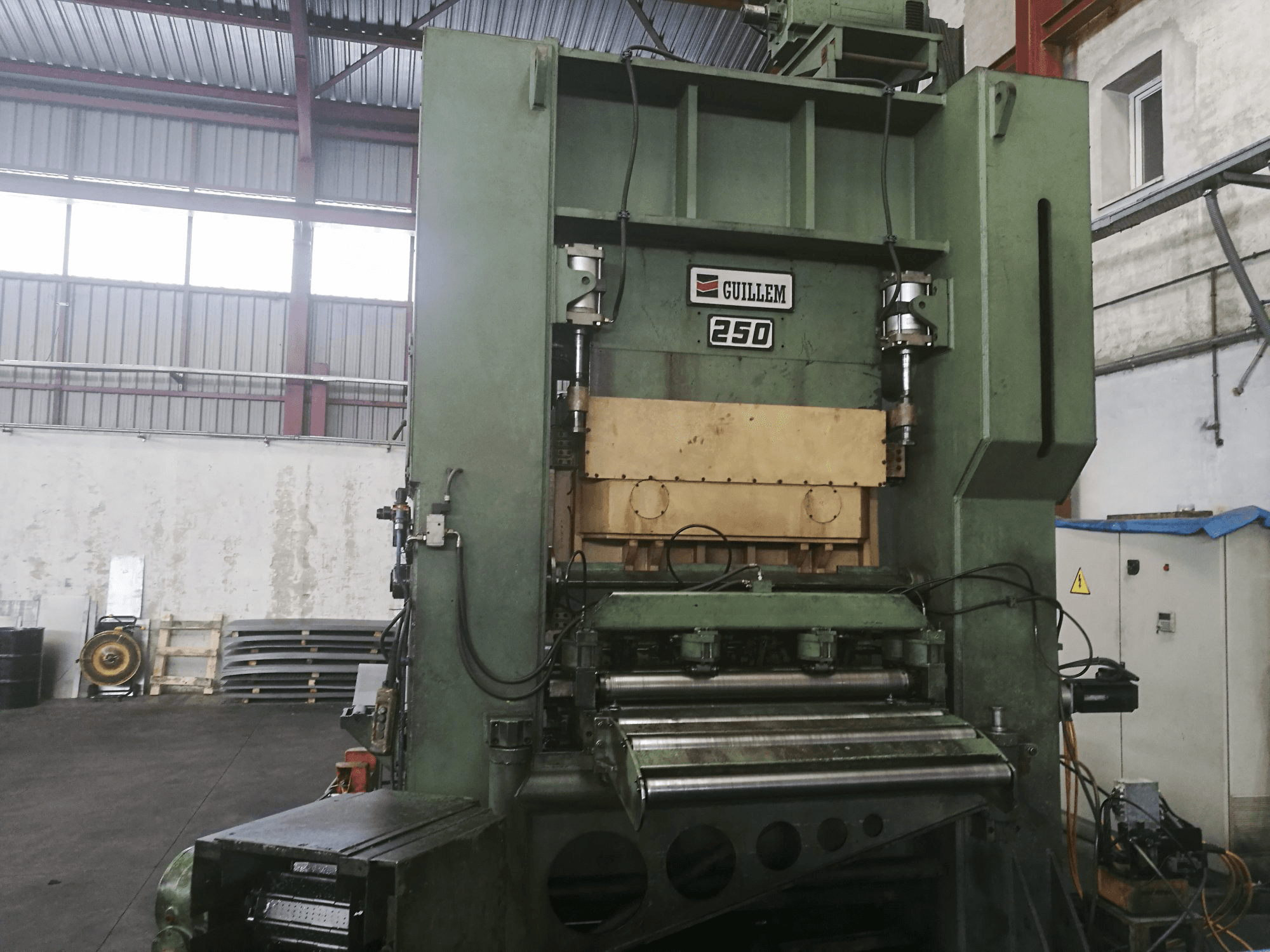 Mašīnas GUILLEM D2.250 pretskats
