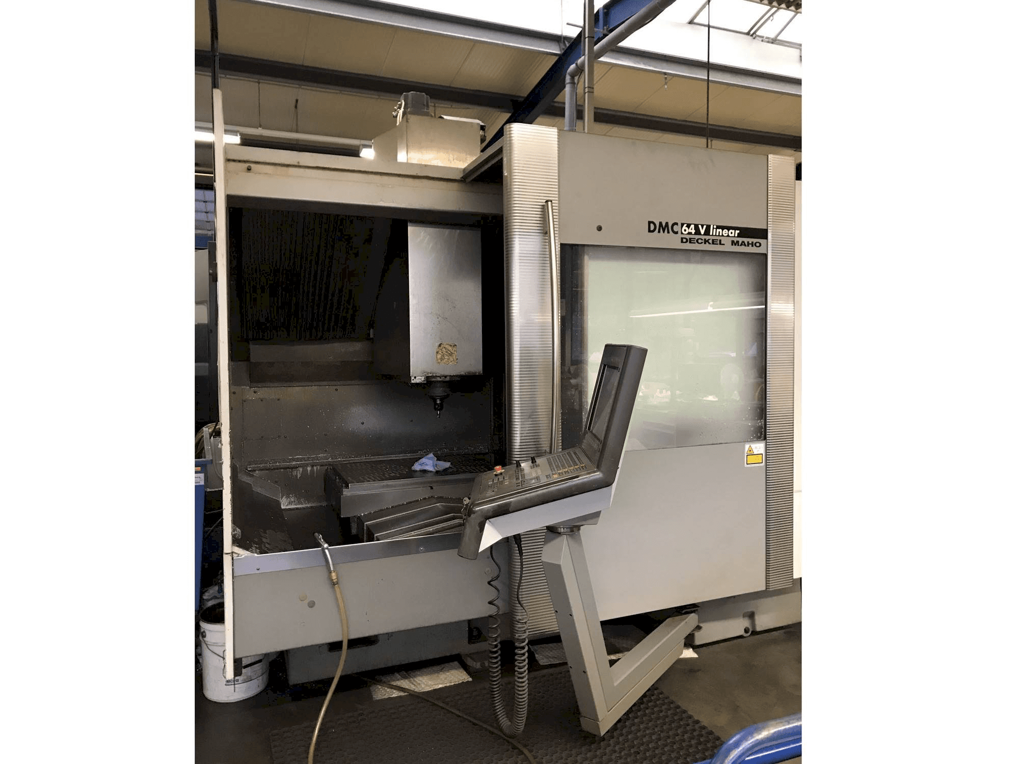 Mašīnas DECKEL MAHO DMC 64V Linear kreisās malas skats