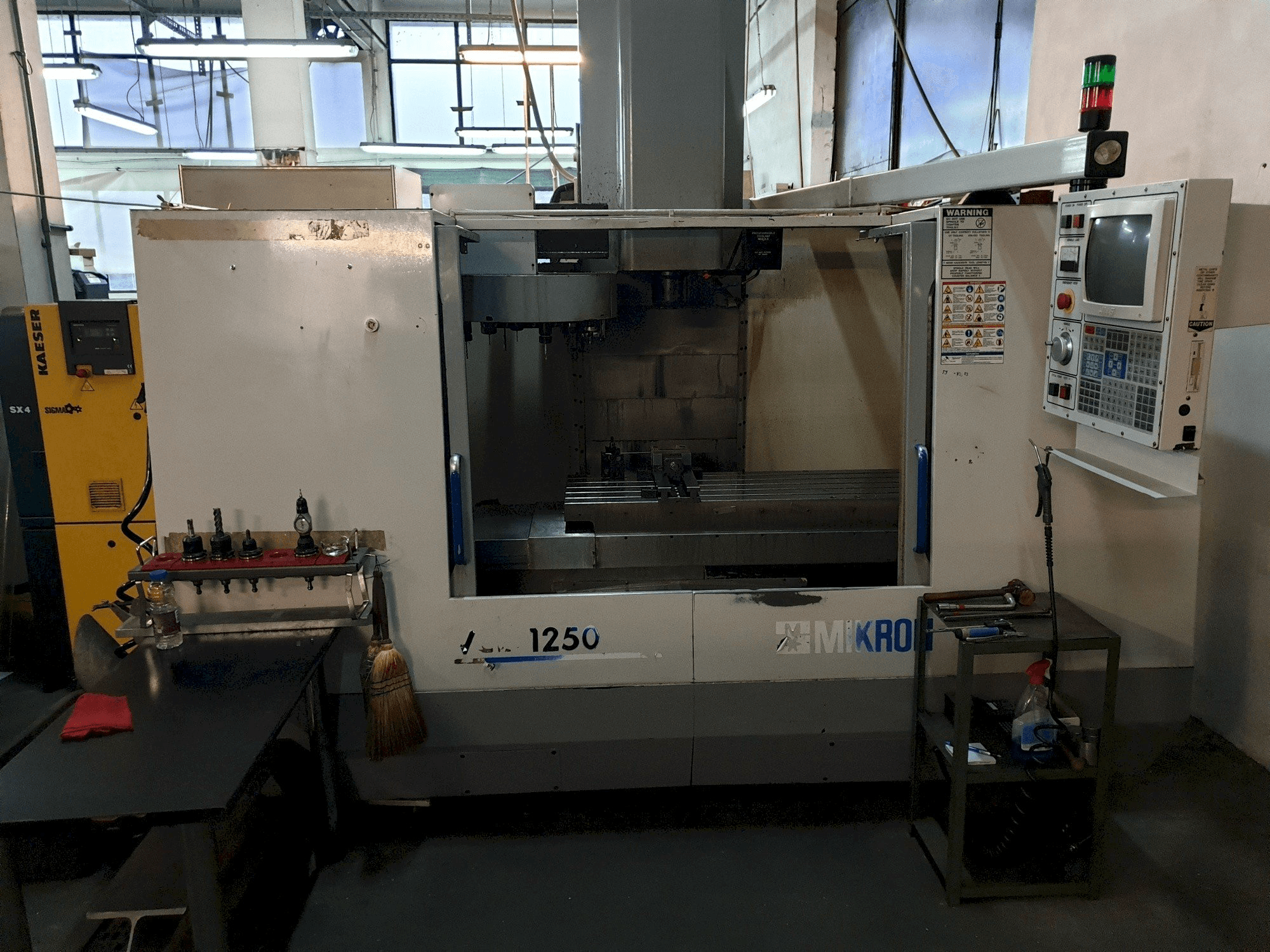 Mašīnas MIKRON-HAAS VCE 1250 pretskats