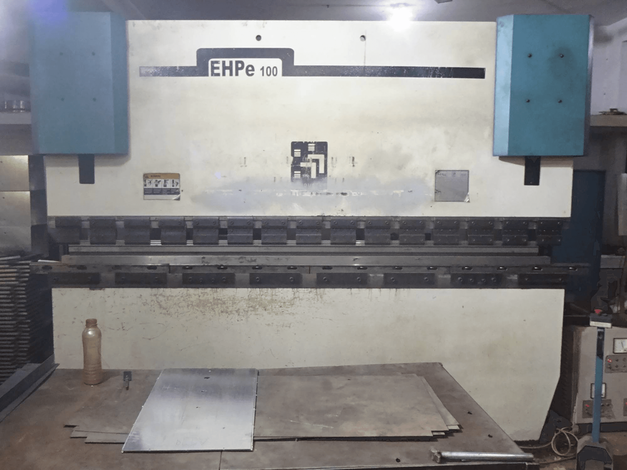 Mašīnas Hindustan Hydraulics EHP E 100 pretskats