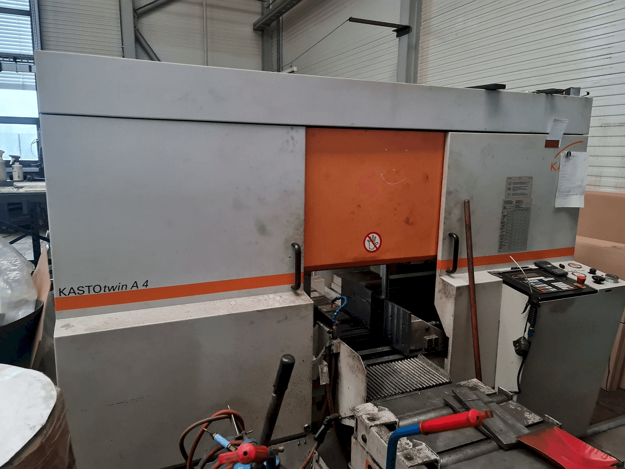 Mašīnas KASTO twin A4 pretskats