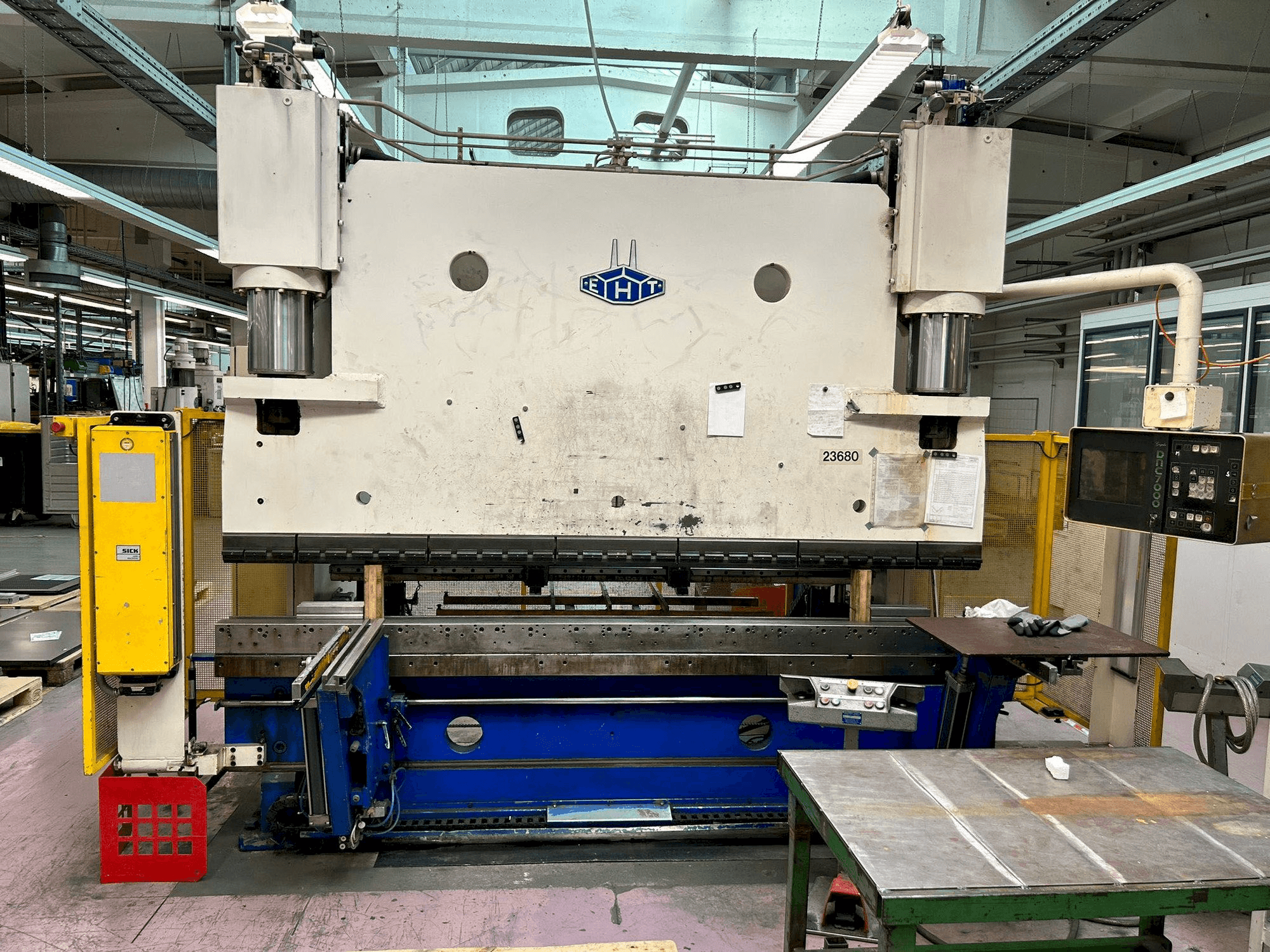 Mašīnas EHT EHPS 25-30 pretskats