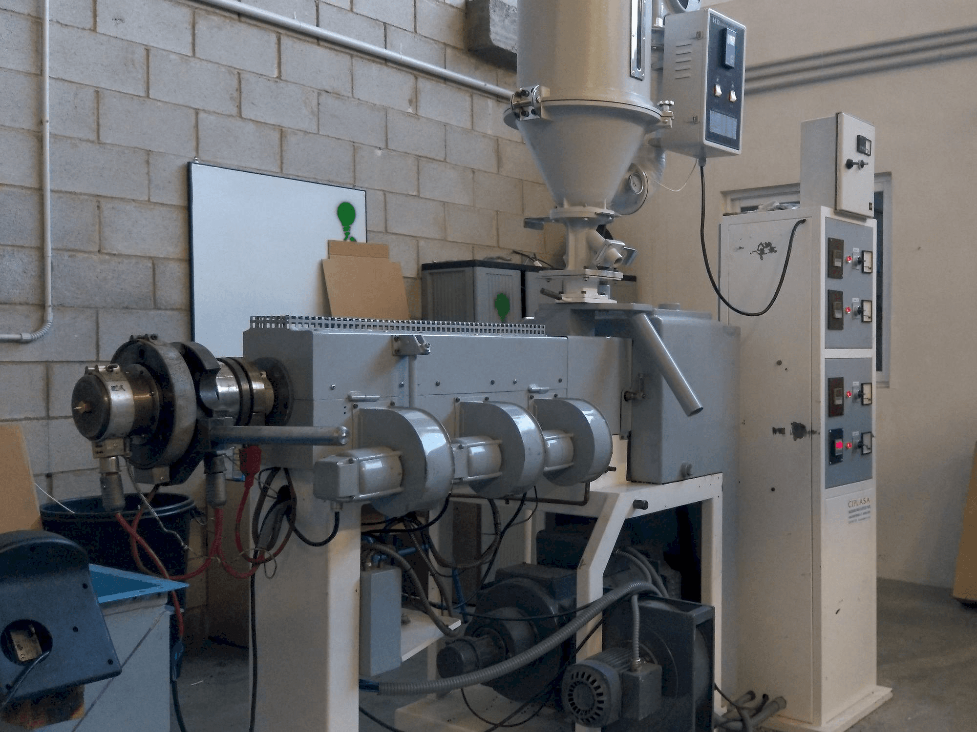 Mašīnas Mateu & Solé EX 38 kreisās malas skats