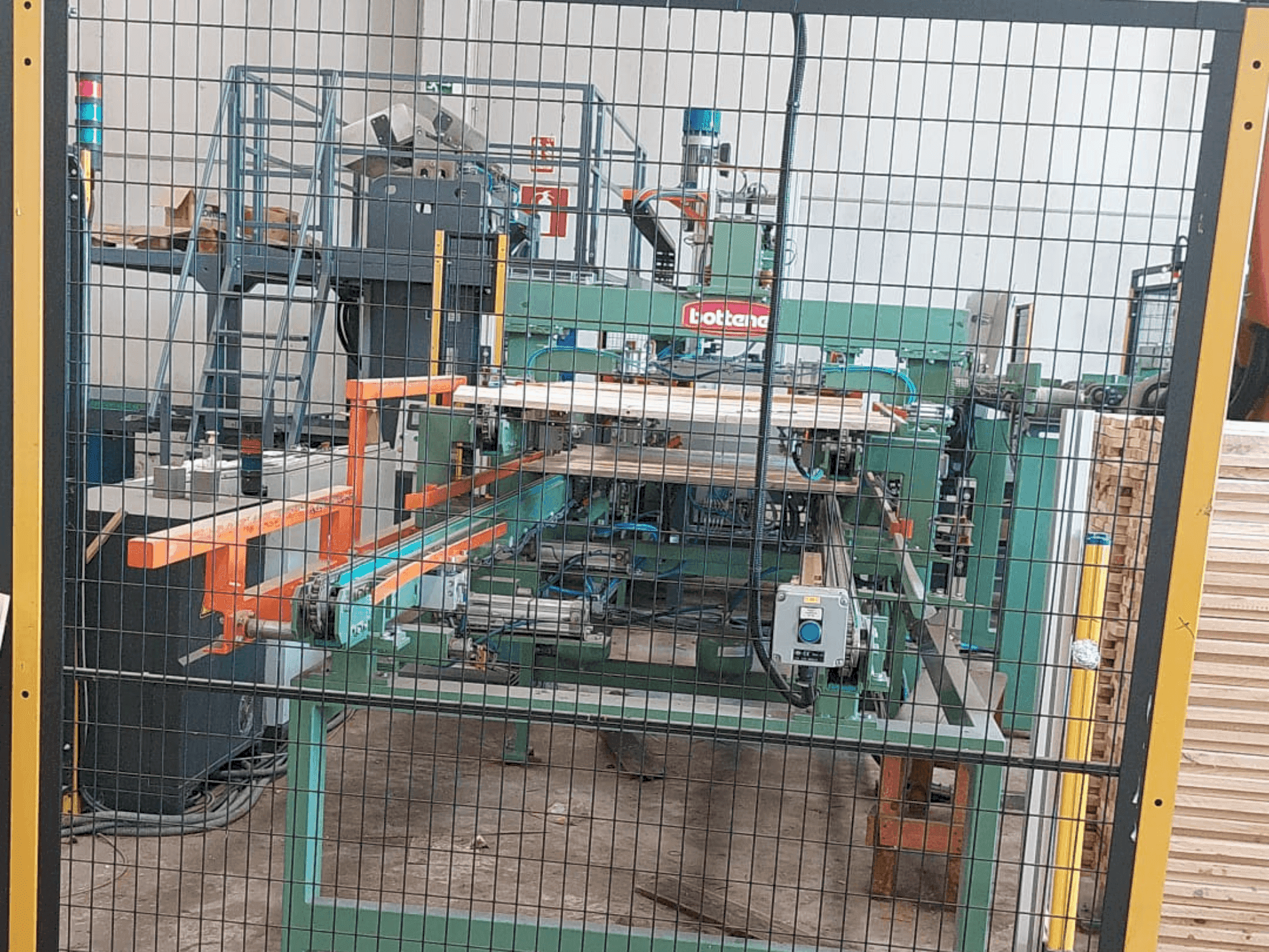 Mašīnas MAQUINARIA LDM VPS 2103 pretskats