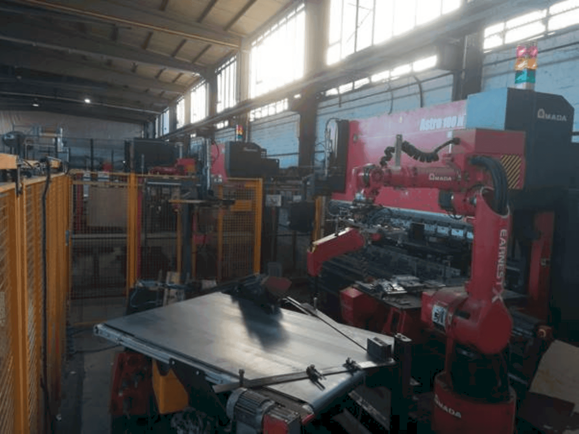 Mašīnas AMADA Astro 100 NT pretskats