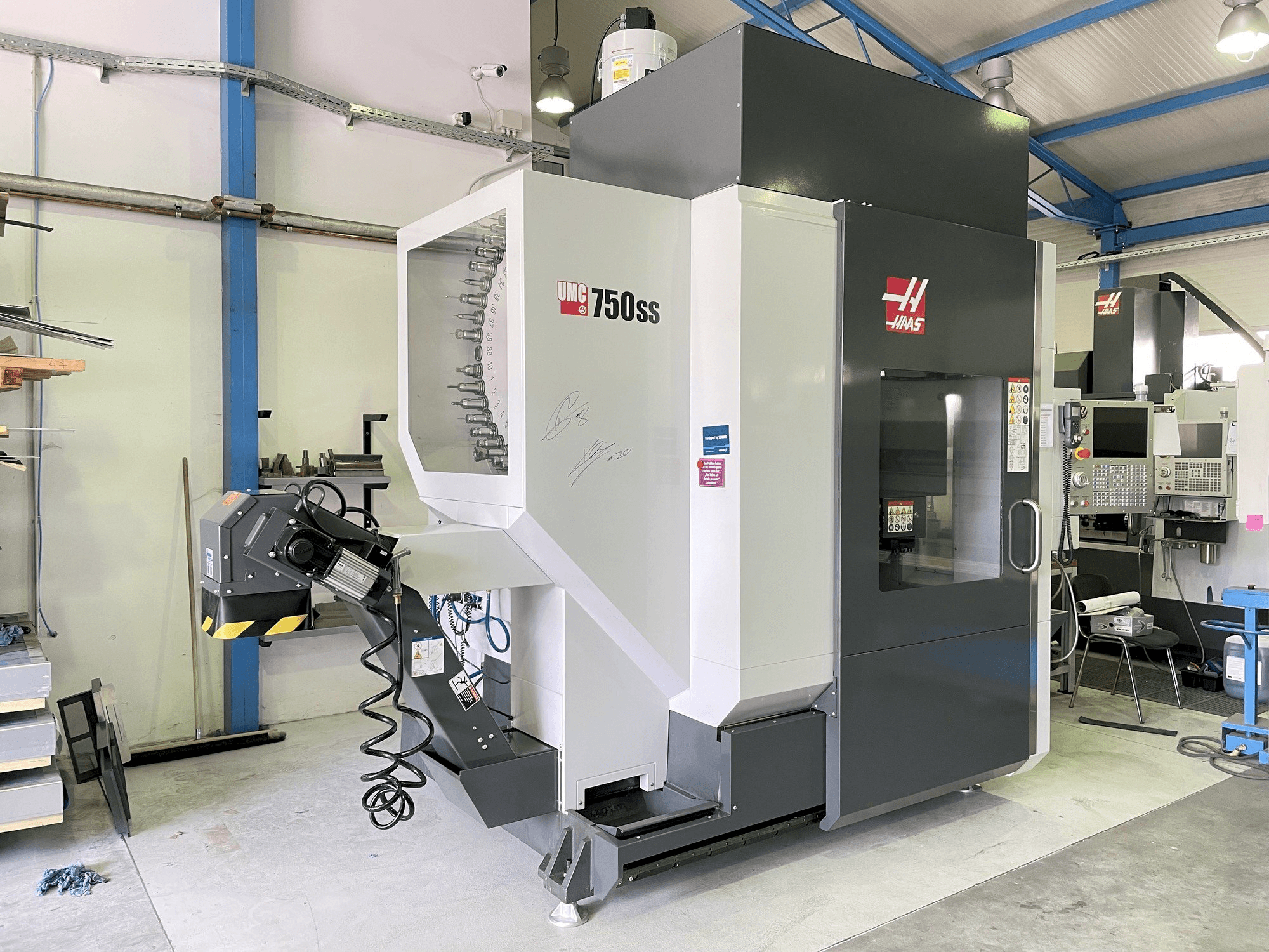 Mašīnas HAAS UMC 750 SS pretskats
