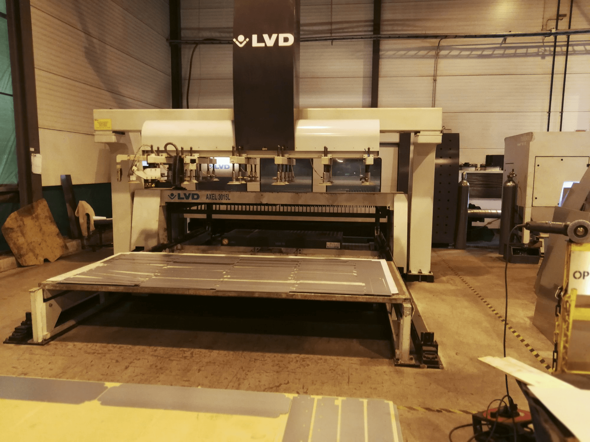 Mašīnas LVD AXEL 3015 L pretskats