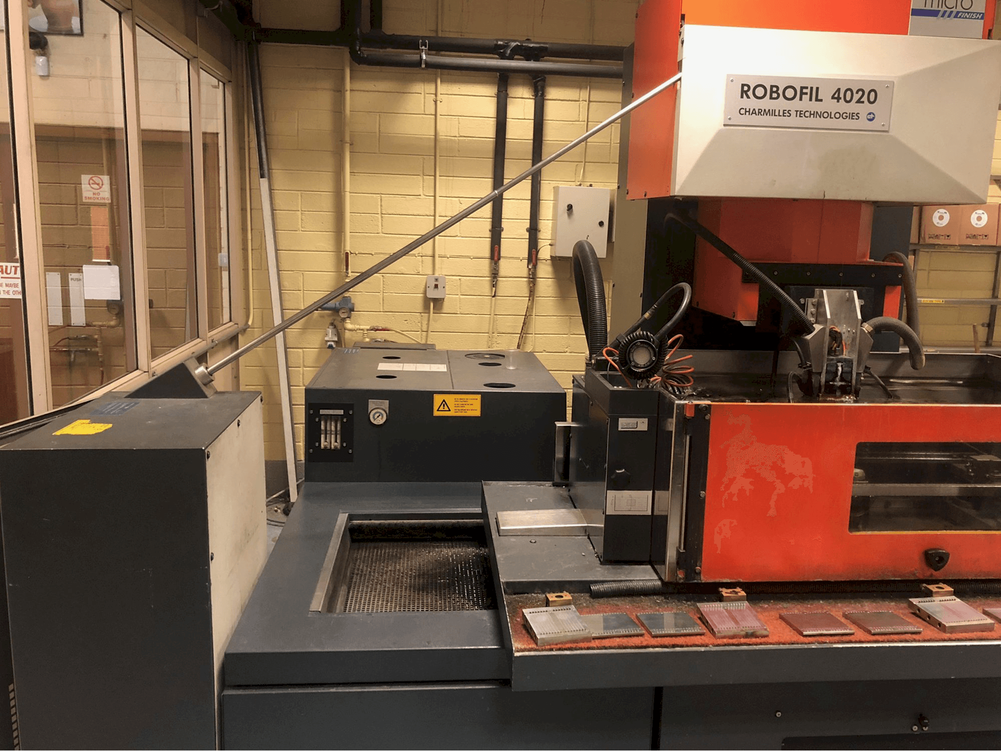 Mašīnas CHARMILLES ROBOFIL 4020 pretskats