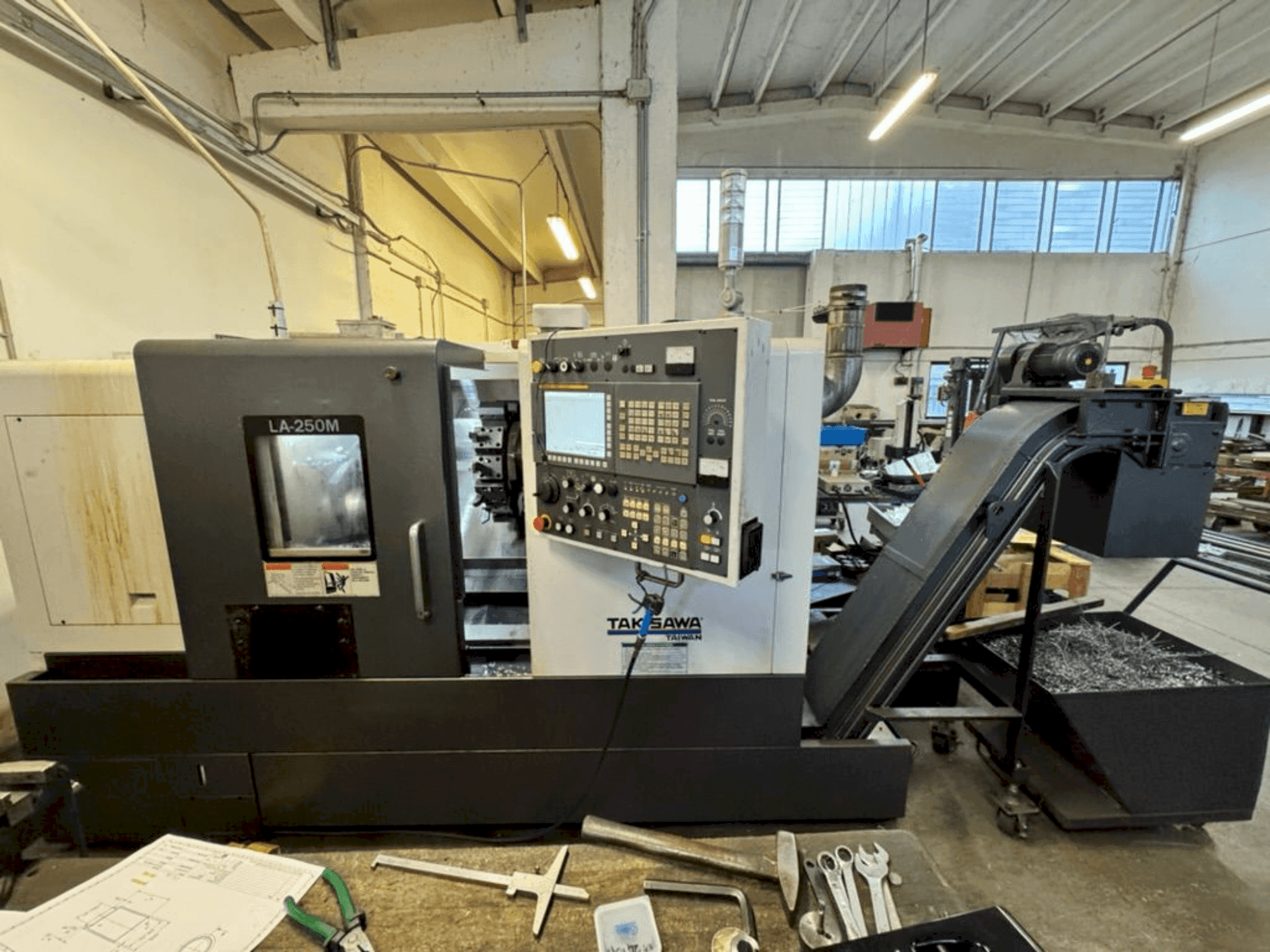 Mašīnas Takisawa LA-250M pretskats