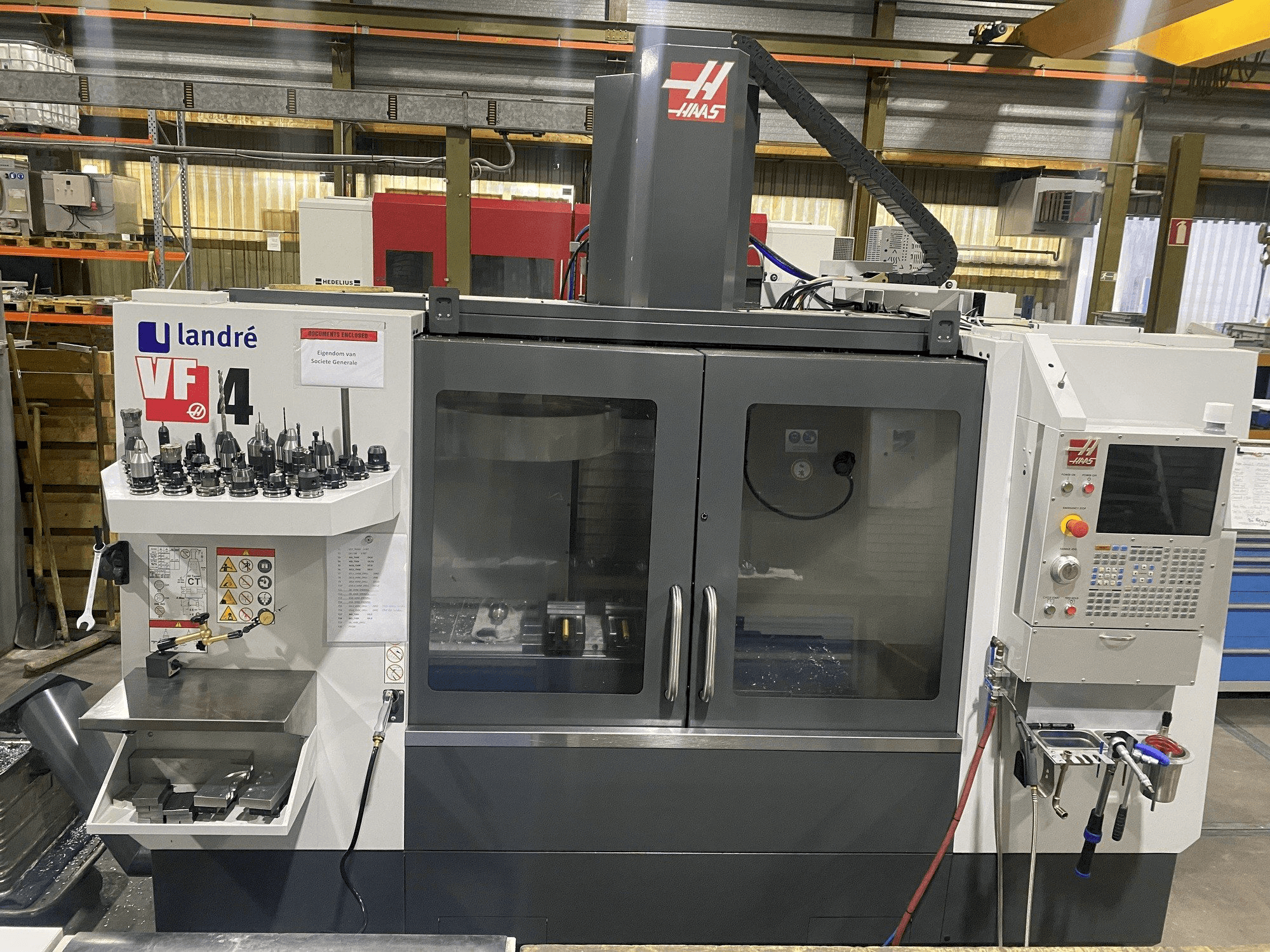 Mašīnas HAAS VF-4 pretskats