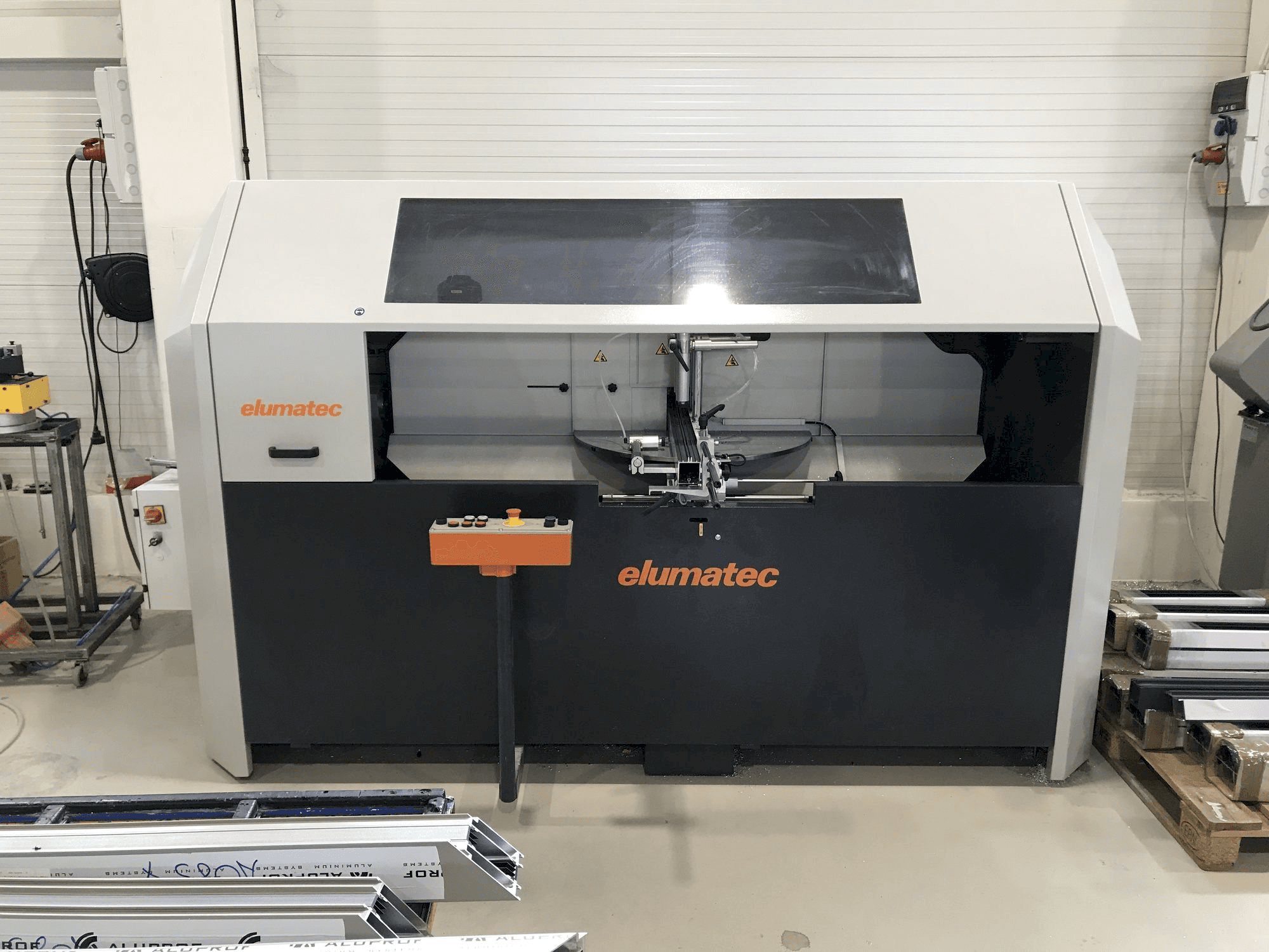 Mašīnas Elumatec AKS 134/64 pretskats