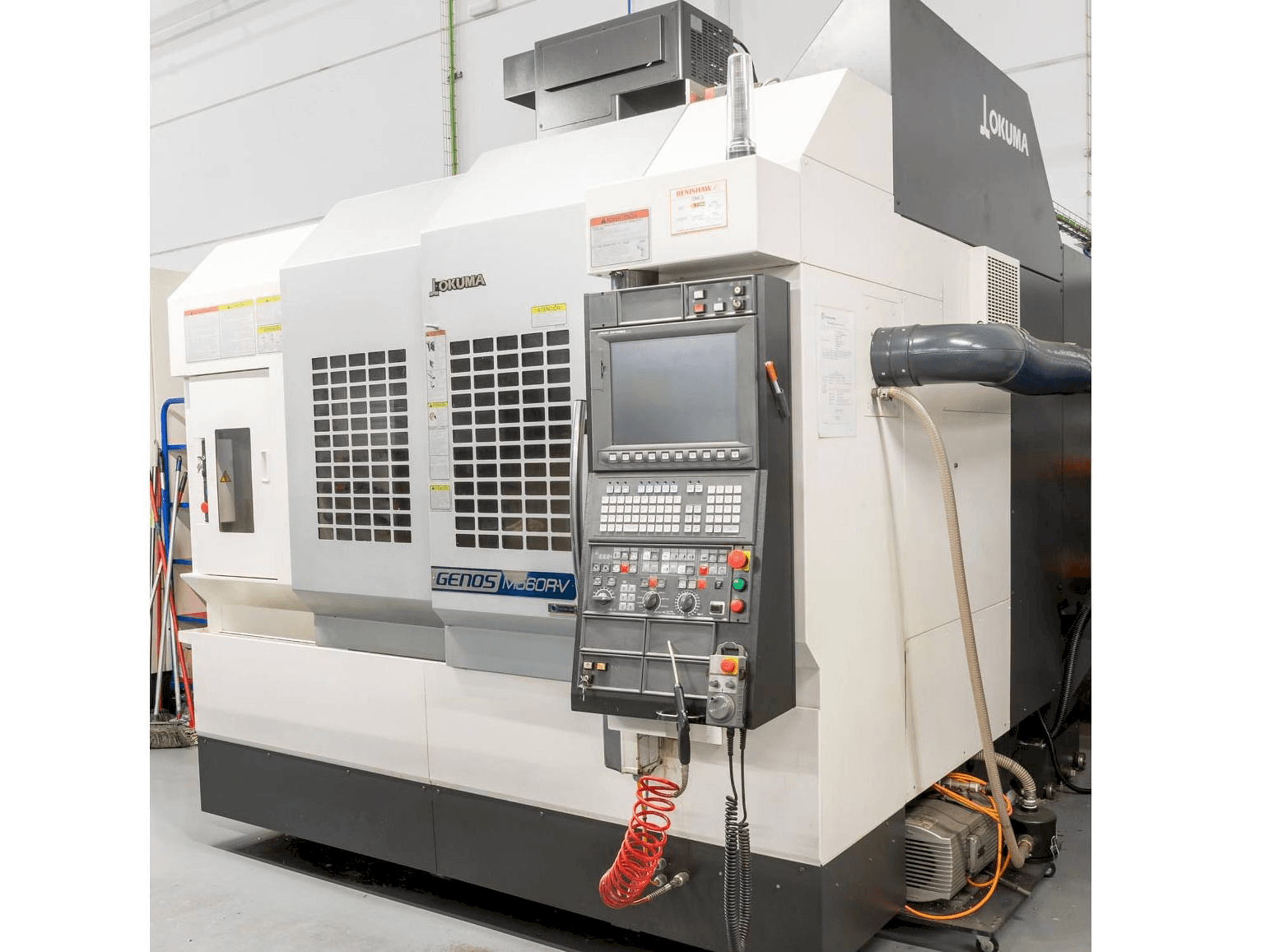 Mašīnas Okuma Genos M560R-V pretskats