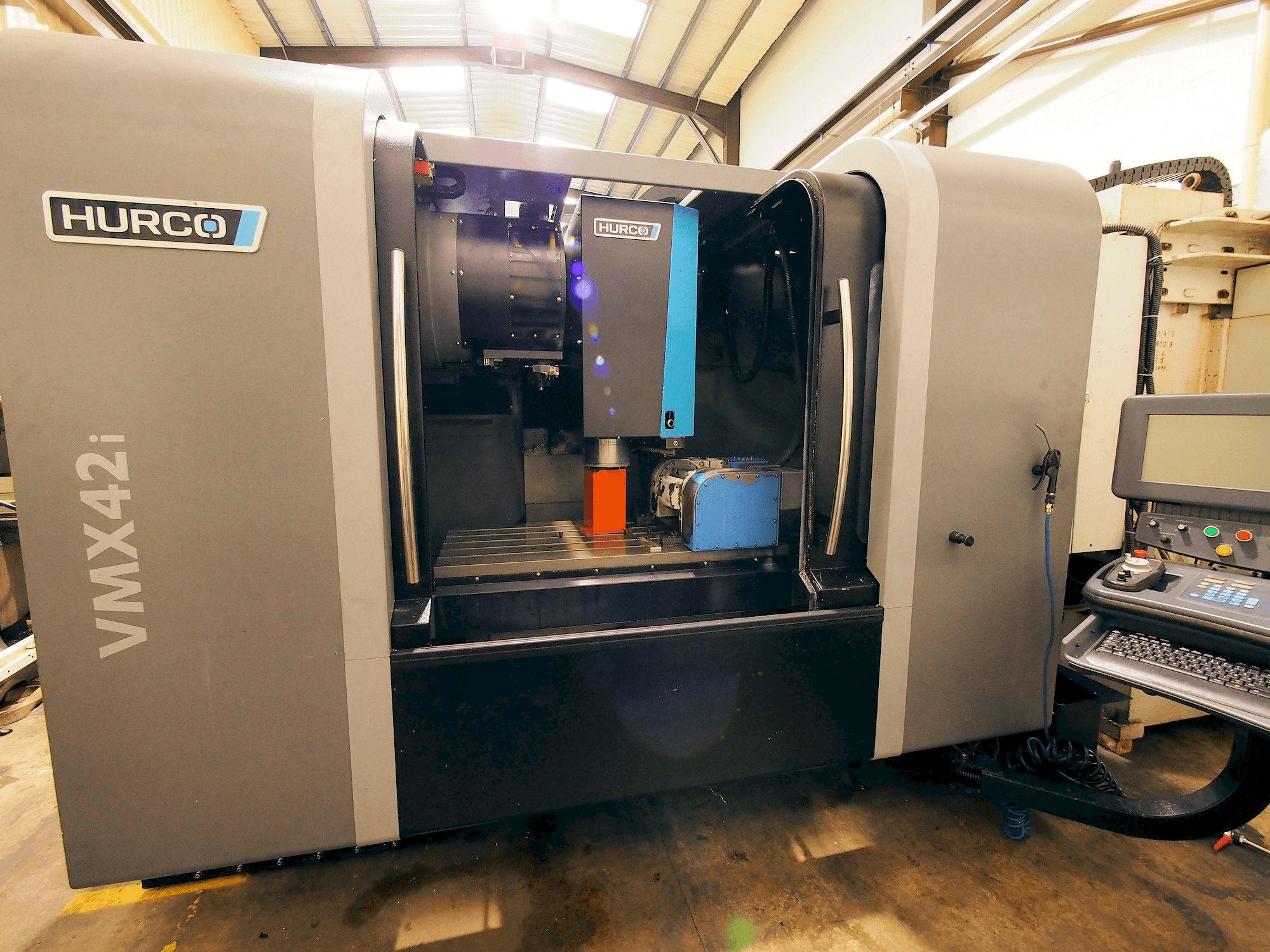 Mašīnas Hurco VMX 42i pretskats