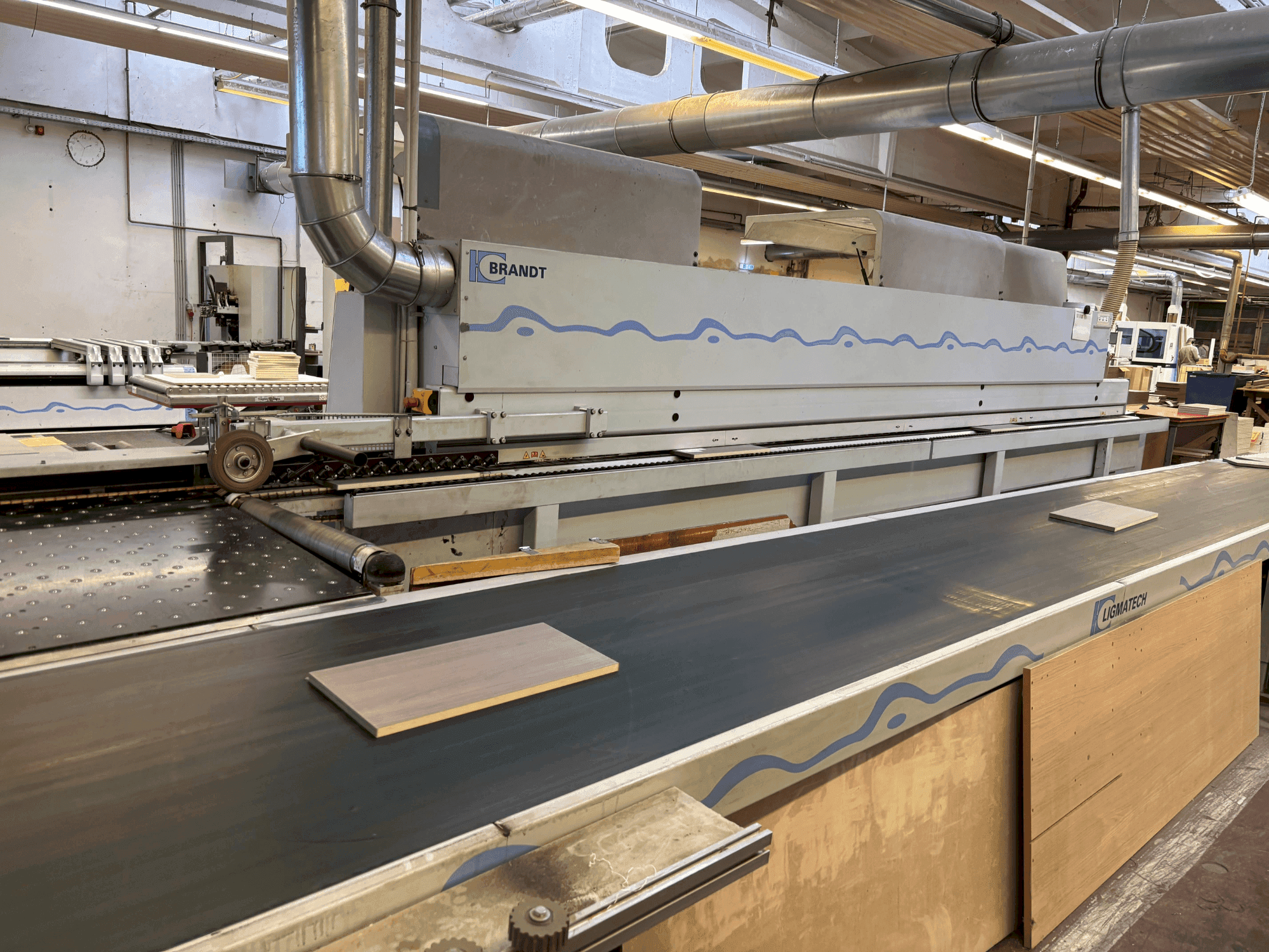 Mašīnas BRANDT KDF 680 pretskats