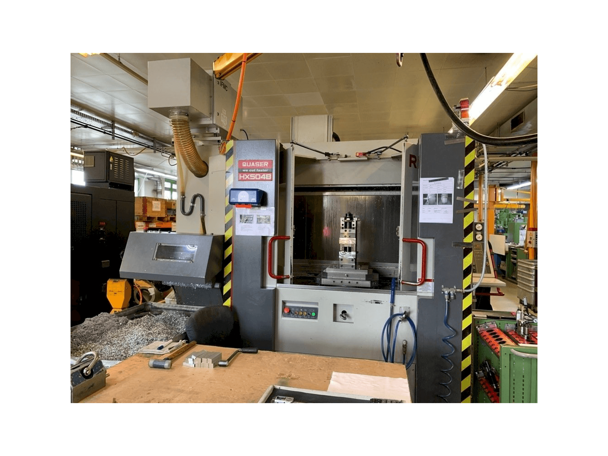 Mašīnas Quaser HX504B pretskats