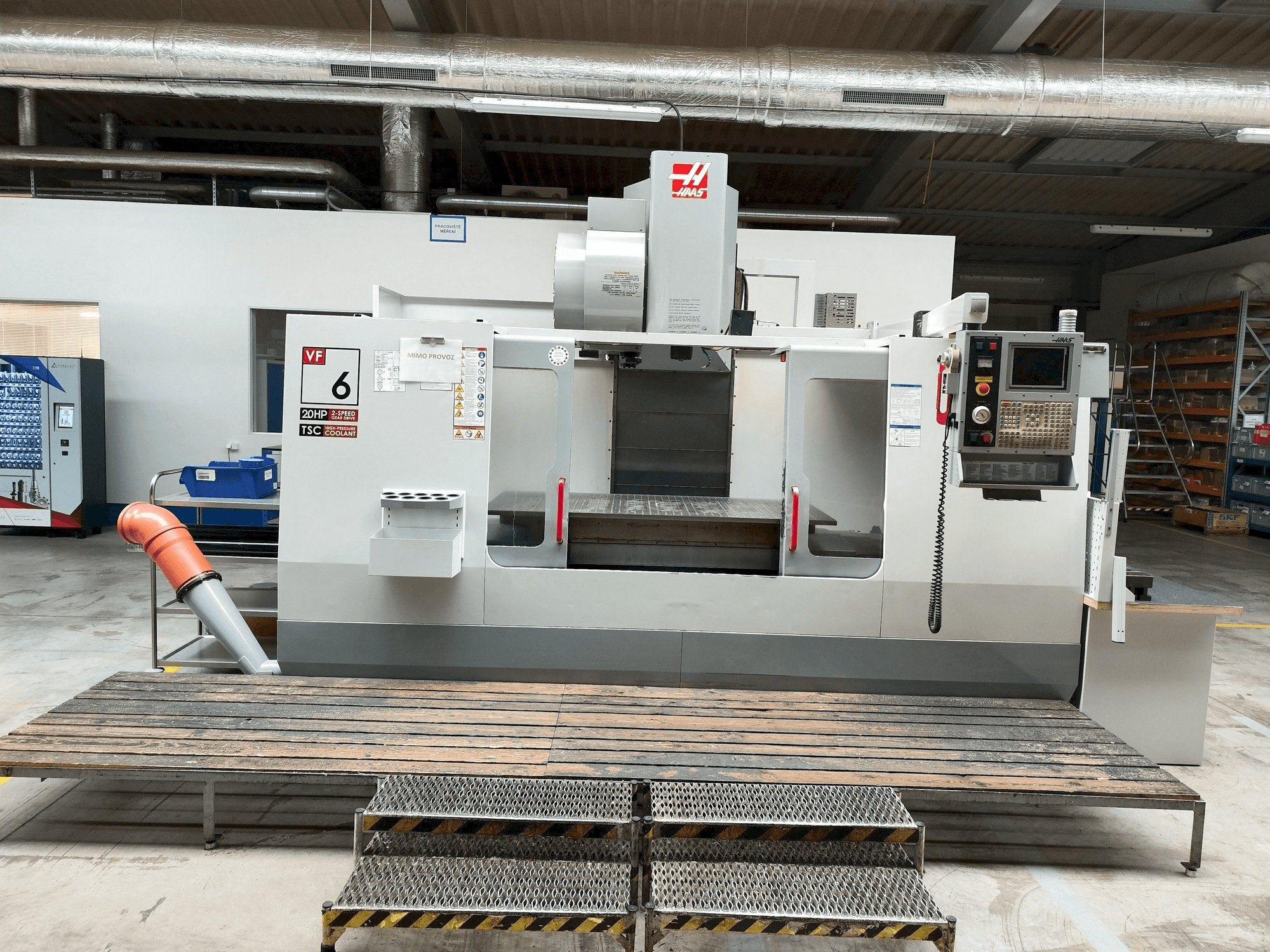 Mašīnas HAAS VF-6 pretskats