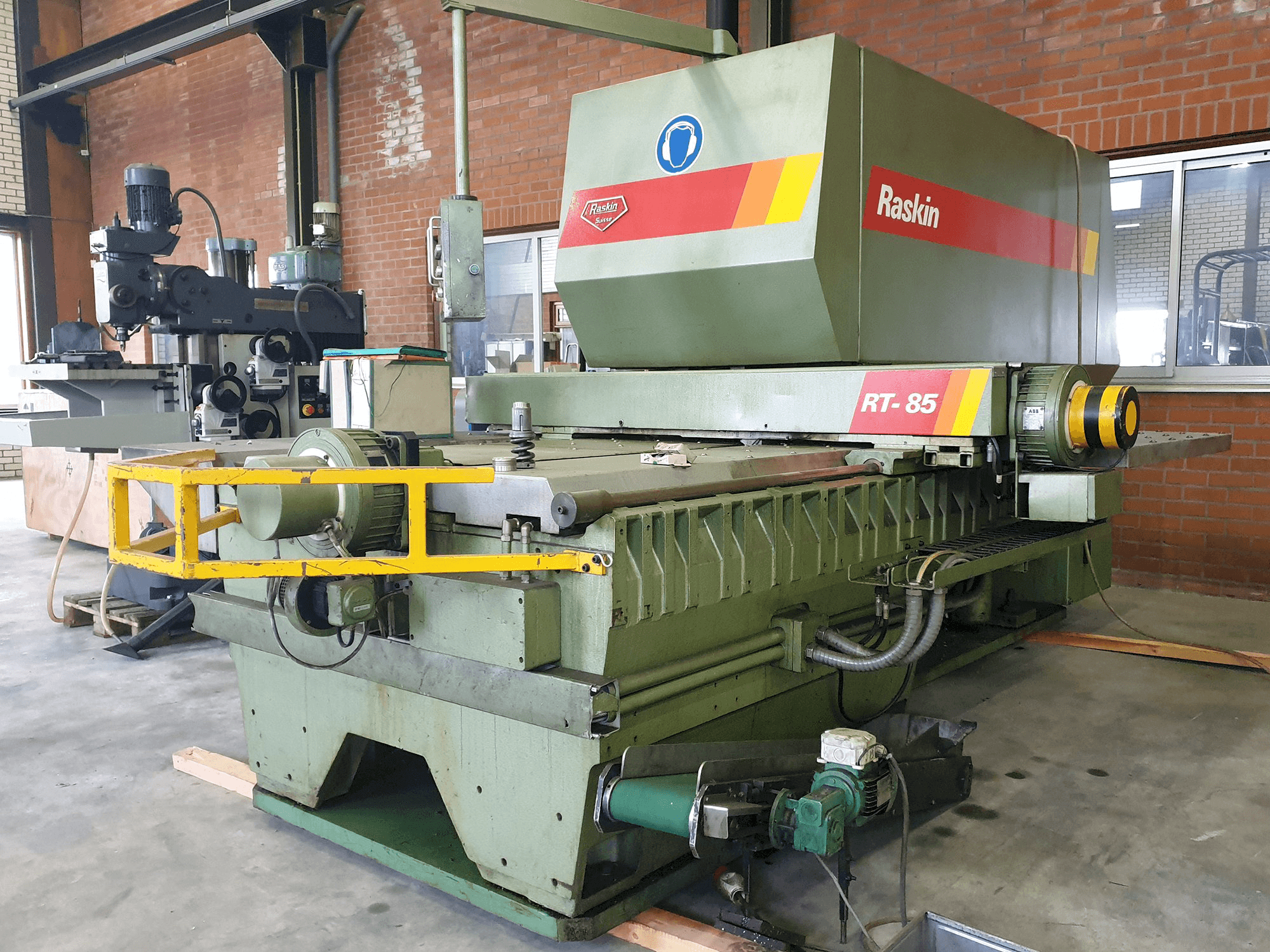 Mašīnas Raskin skats RT-85 no labās puses