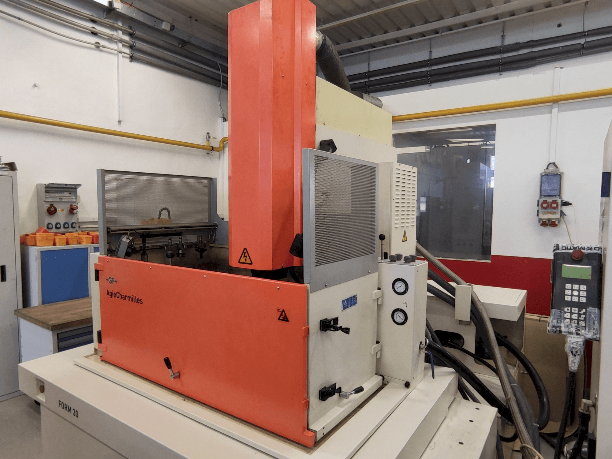 Mašīnas AgieCharmilles FORM 30 pretskats