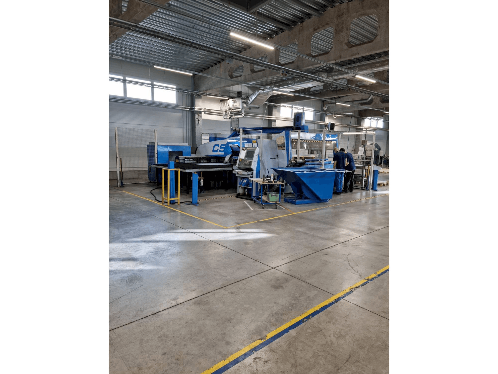 Mašīnas Finn-Power C5 + Compact Express kreisās malas skats