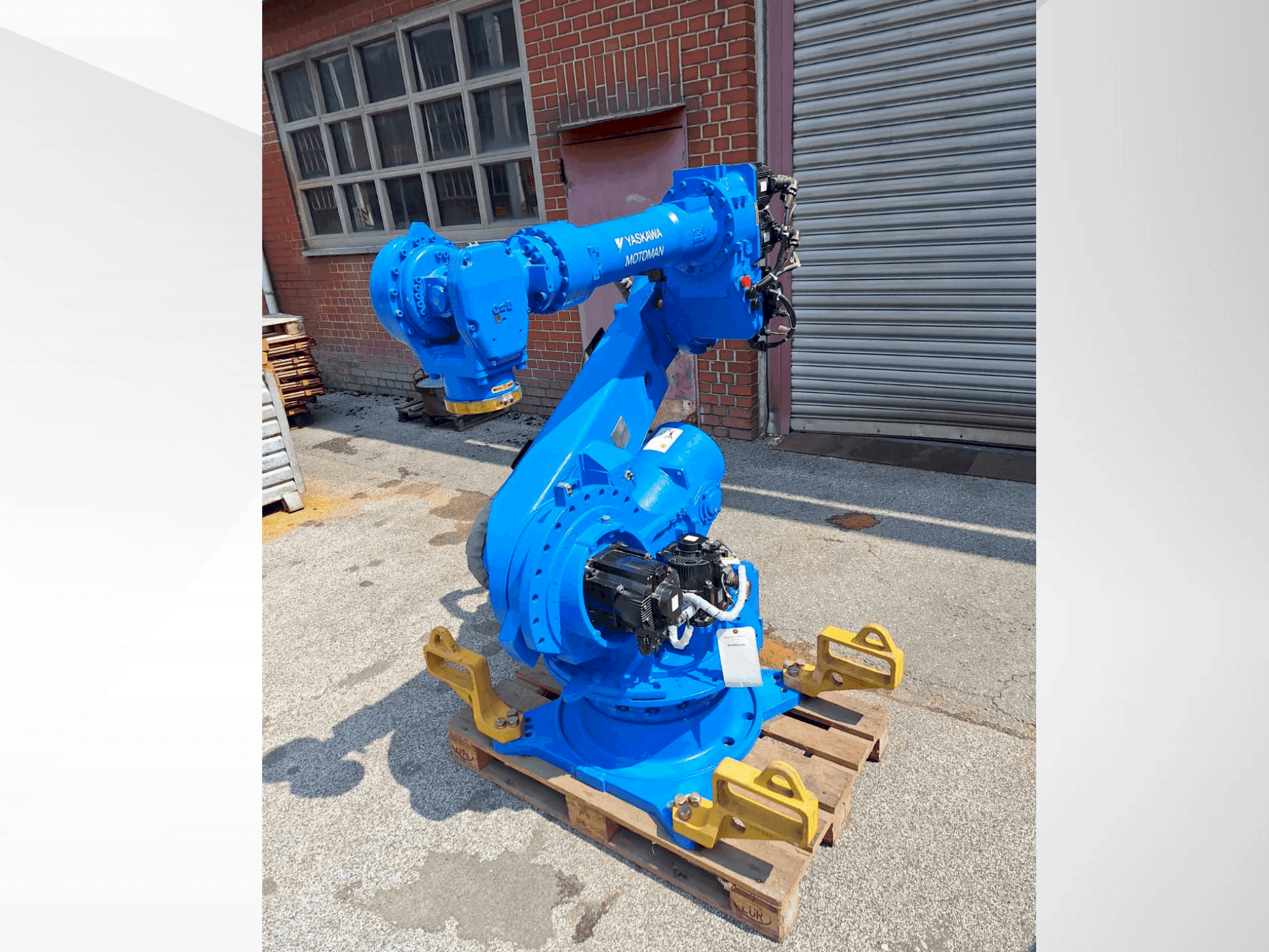 Mašīnas Yaskawa Motoman ES165D pretskats