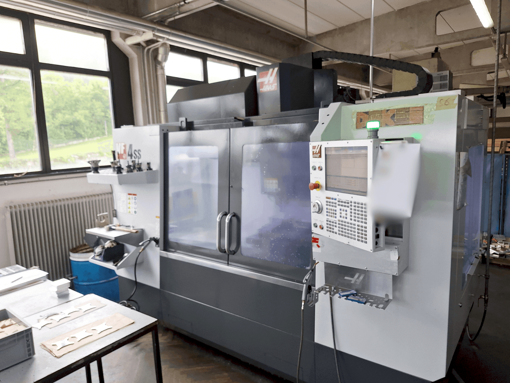 Mašīnas HAAS VF-4SS pretskats