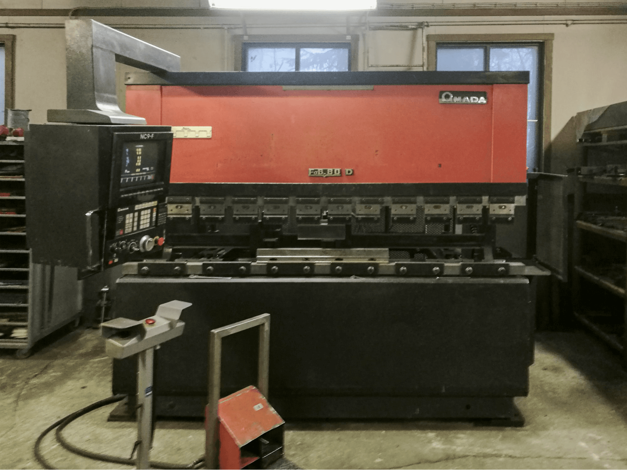 Mašīnas AMADA FBD-8025F pretskats