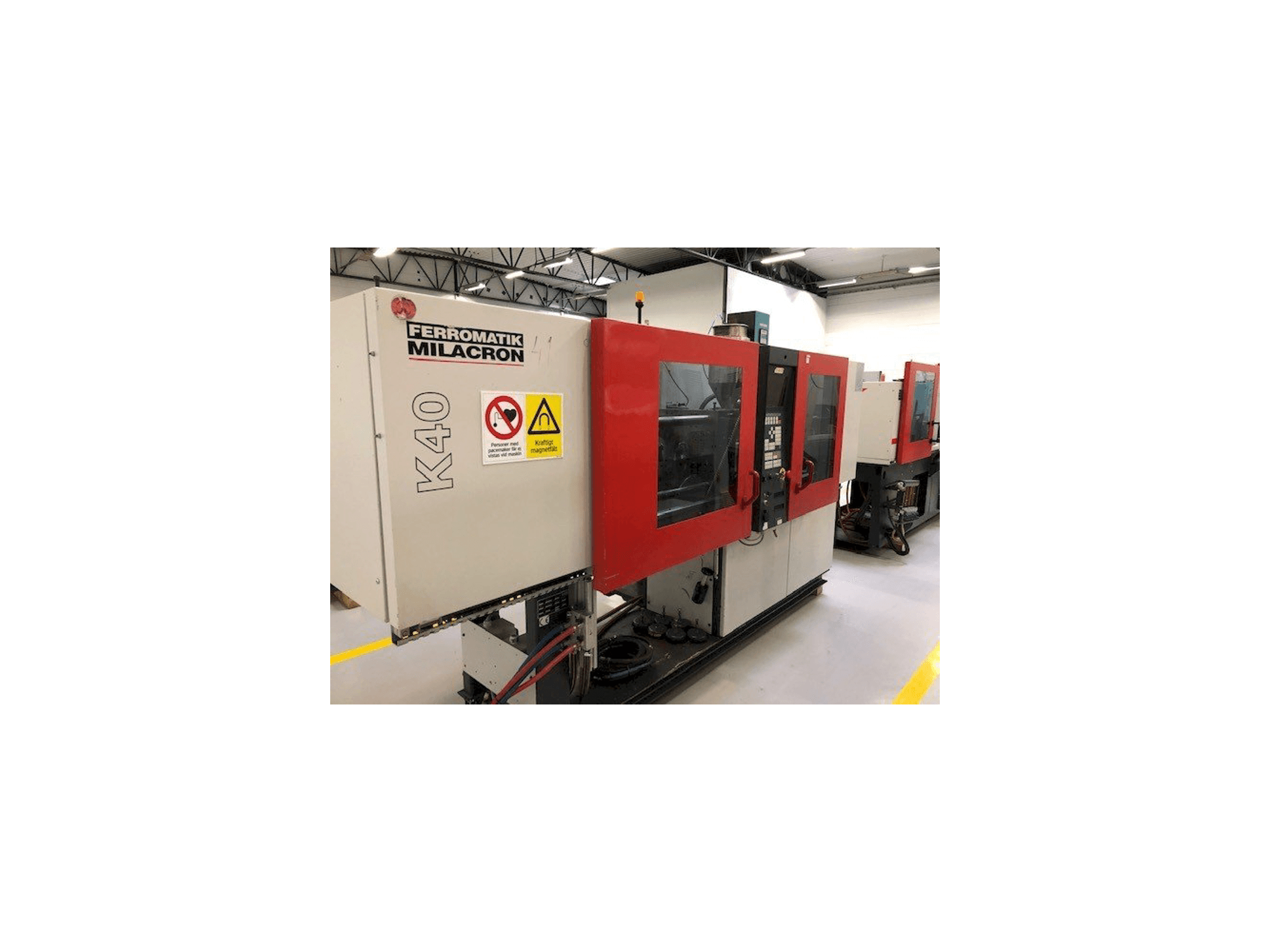 Mašīnas FERROMATIK MILACRON K40 D-E kreisās malas skats
