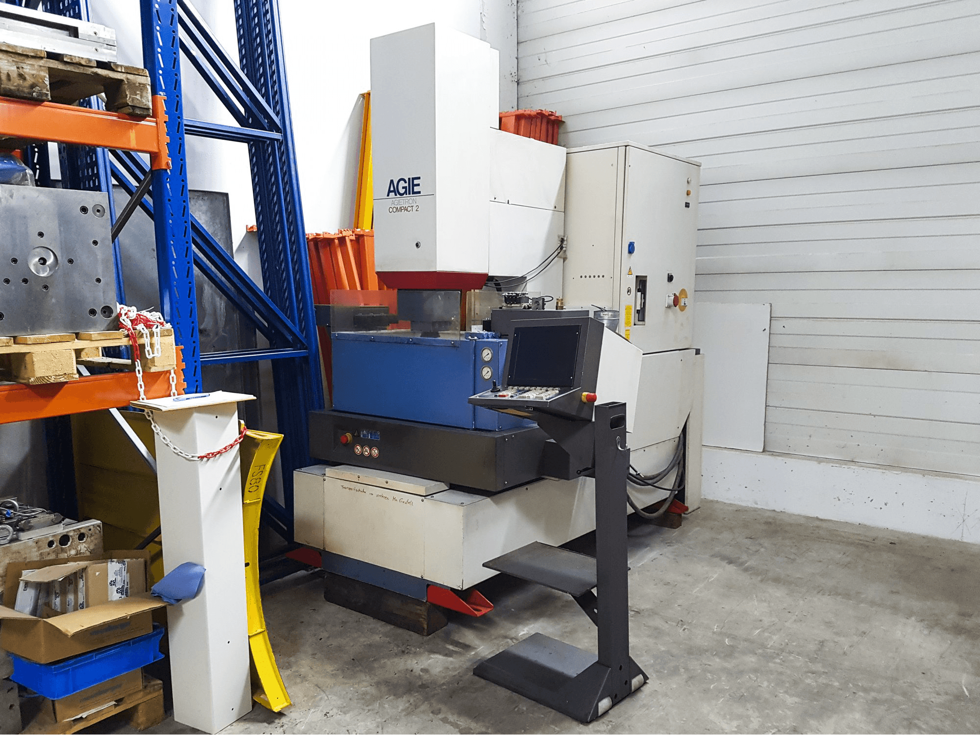 Mašīnas AGIE AGIETRON Compact 2 skats no labās puses