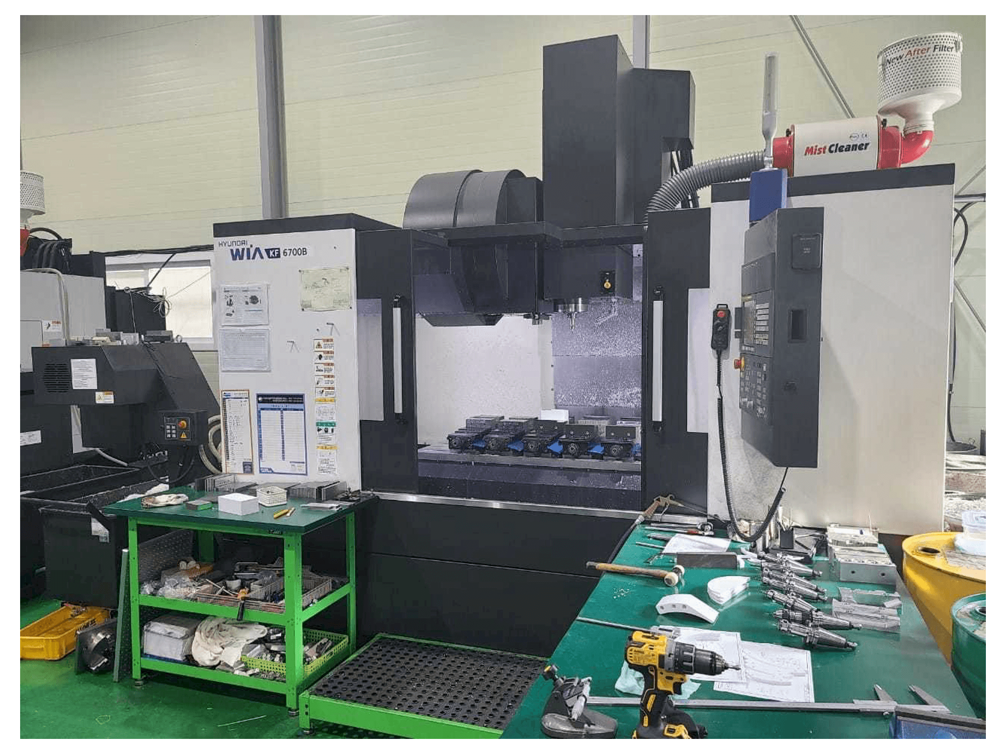 Mašīnas Hyundai Wia KF 6700B pretskats