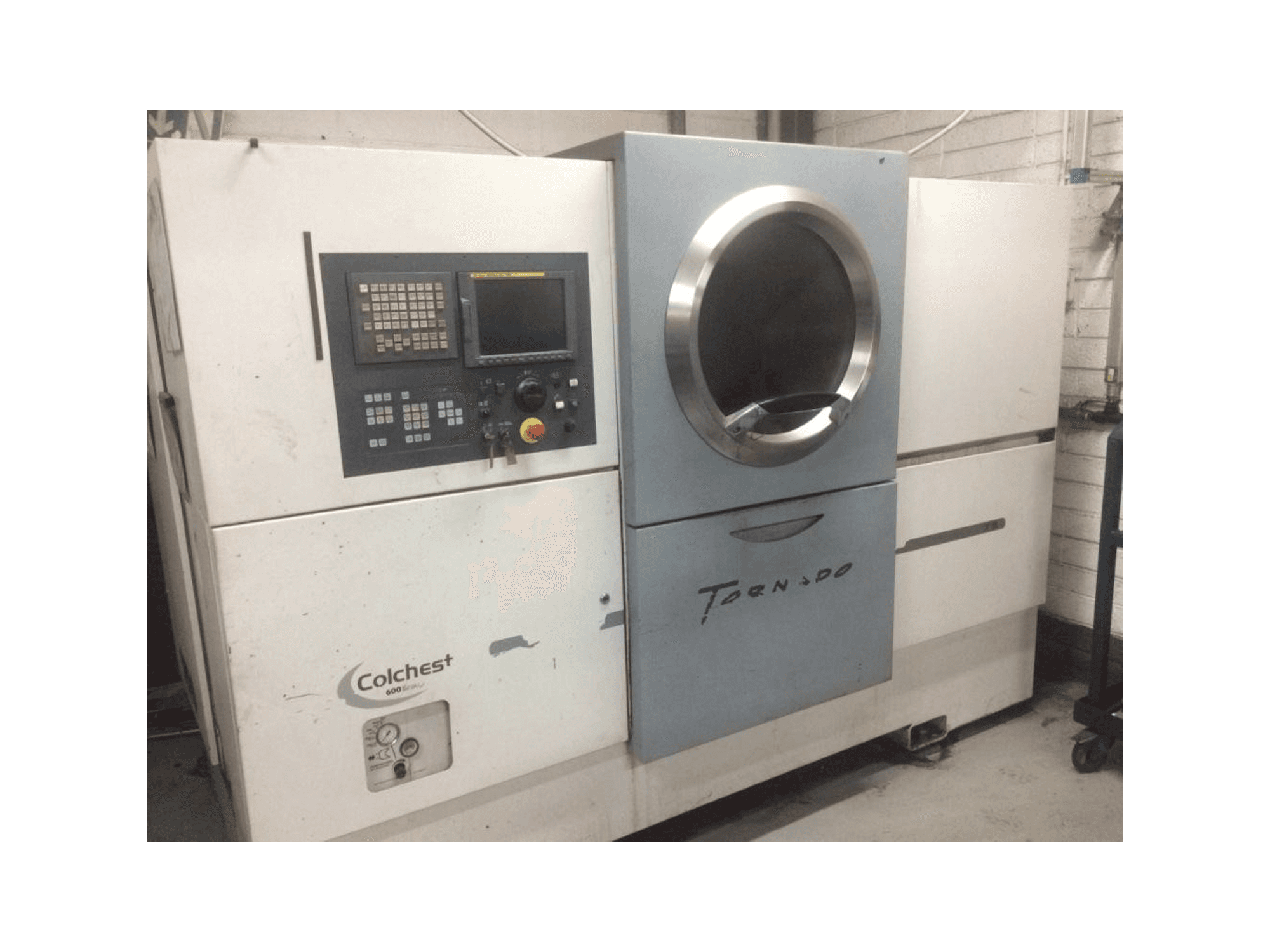 Mašīnas Colchester Tornado T8 pretskats