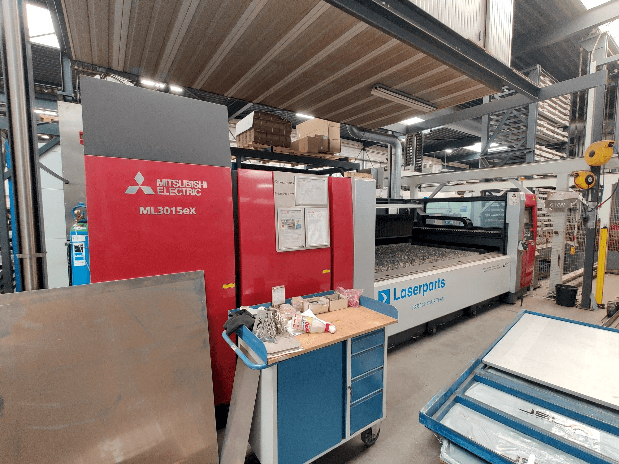 Mašīnas Mitsubishi ML3015eX(S2)-60XF skats no kreisās puses