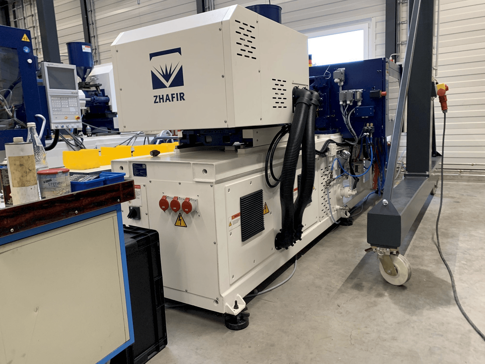 Mašīnas ZHAFIR ZERES 600 Haitian kreisās malas skats