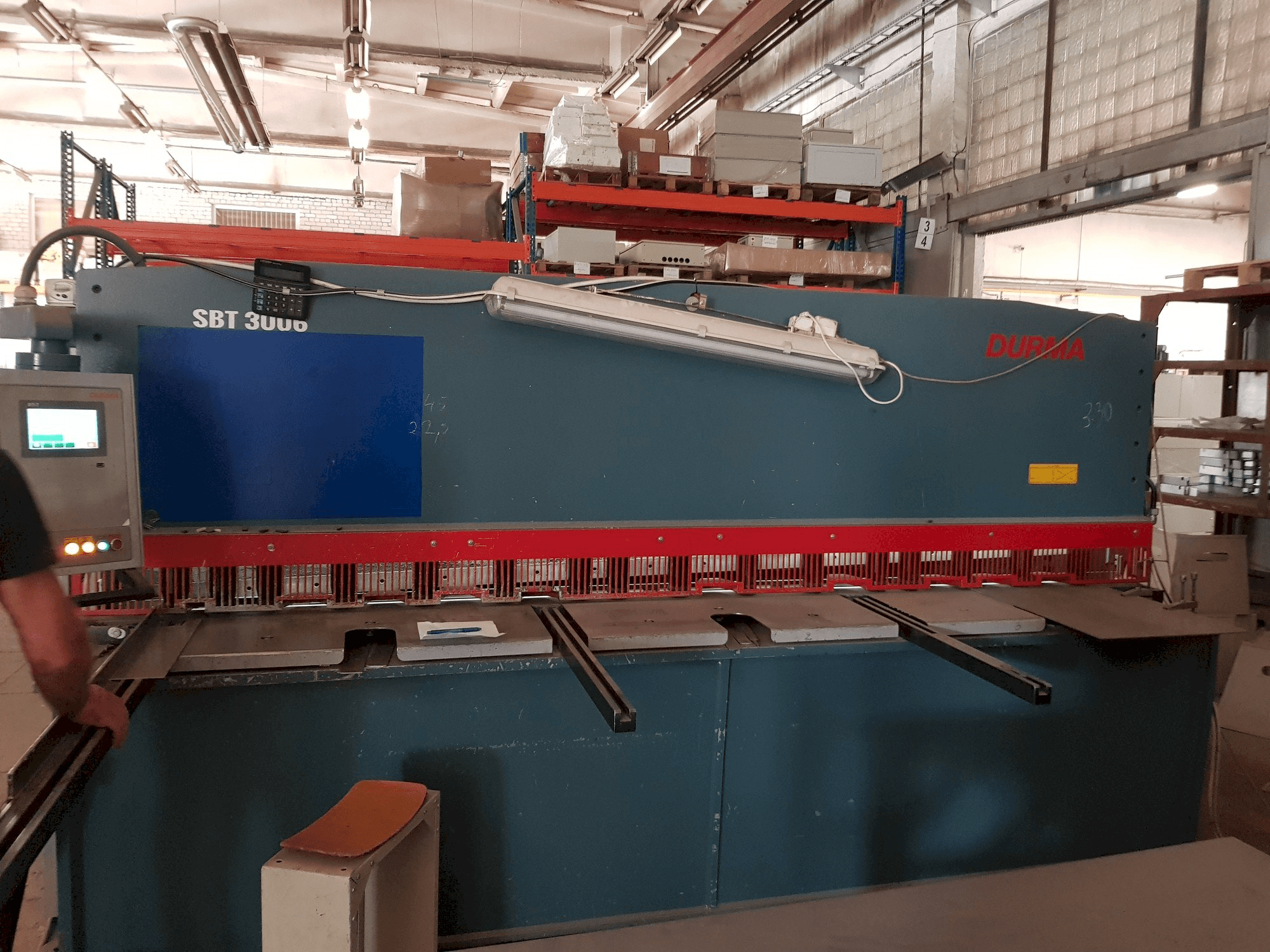 Mašīnas Durma SBT 3006 pretskats