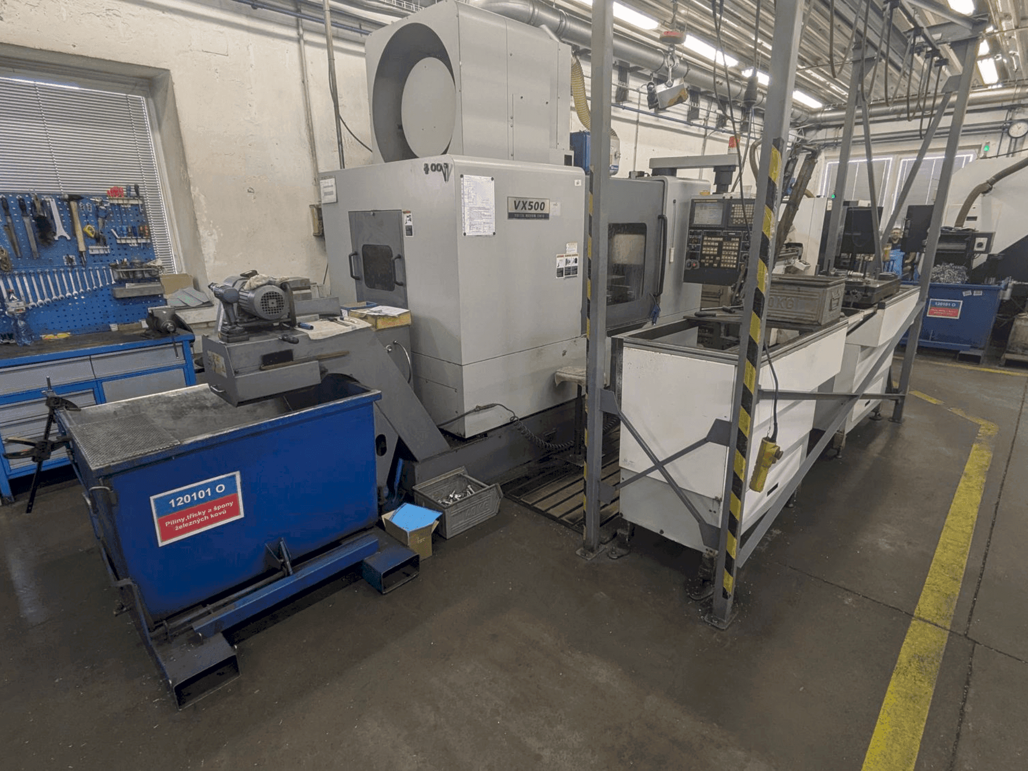 Mašīnas HYUNDAI KIA VX500 pretskats