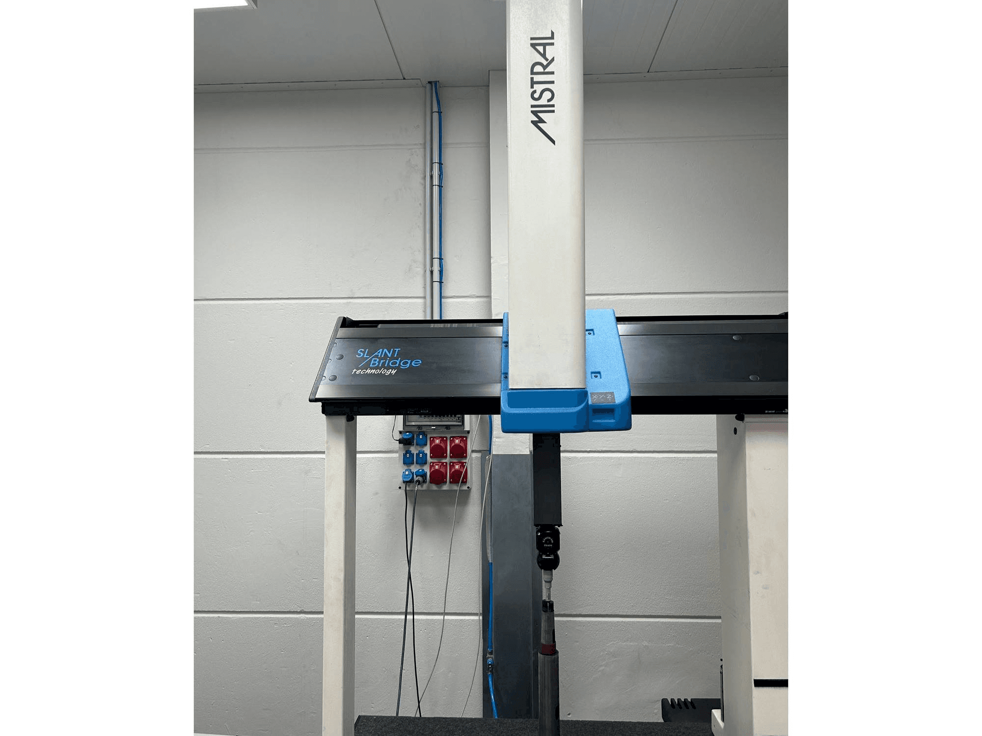 Mašīnas DEA Mistrall pretskats