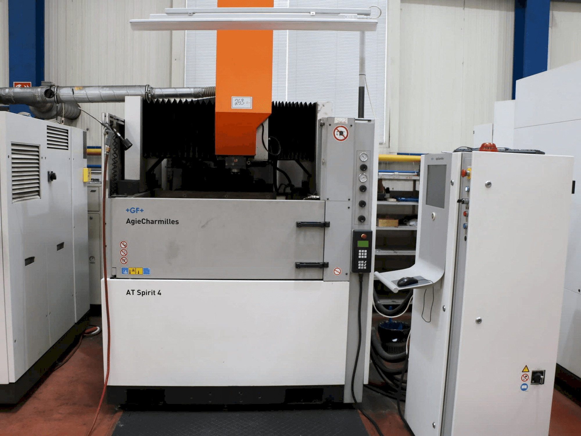 Mašīnas AgieCharmilles AT SPIRIT 4 C-AXIS pretskats