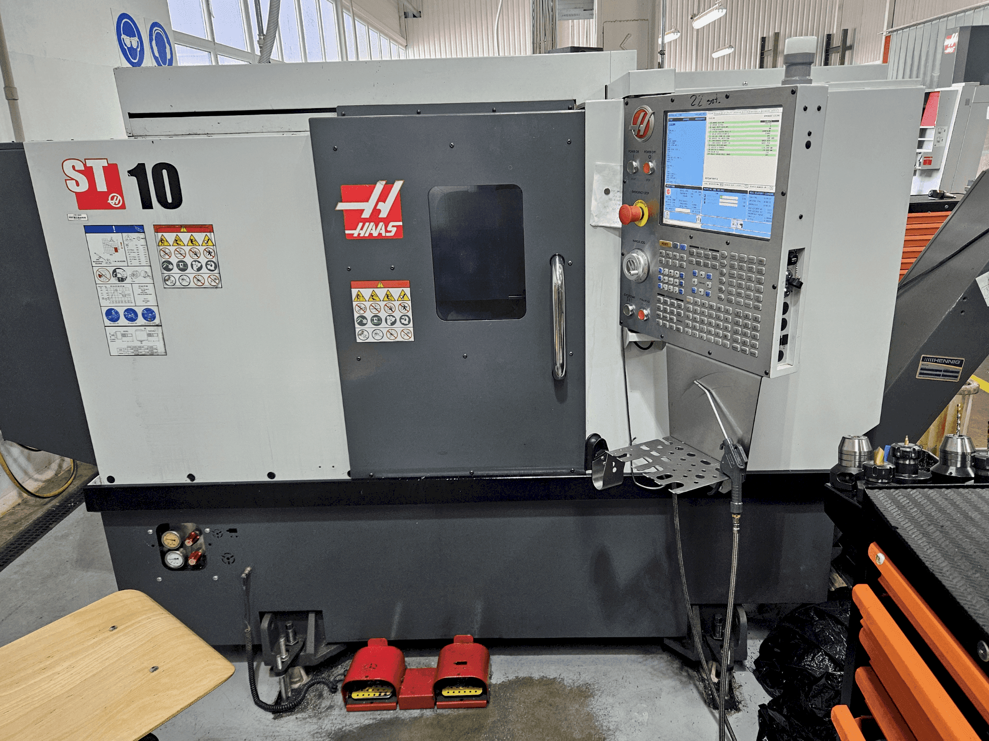 Mašīnas HAAS ST-10 pretskats