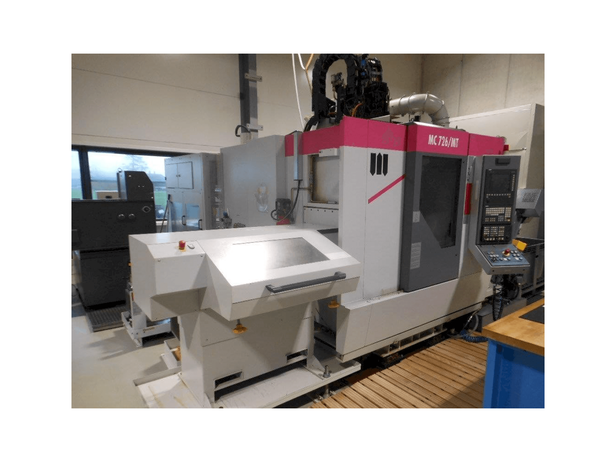 Mašīnas STAMA MC 726 pretskats