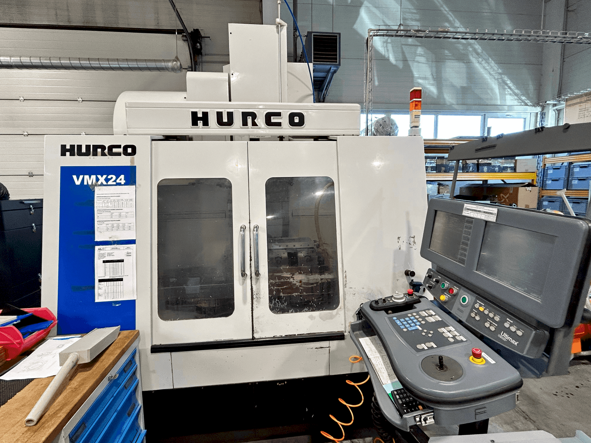 Mašīnas Hurco VMX24 pretskats