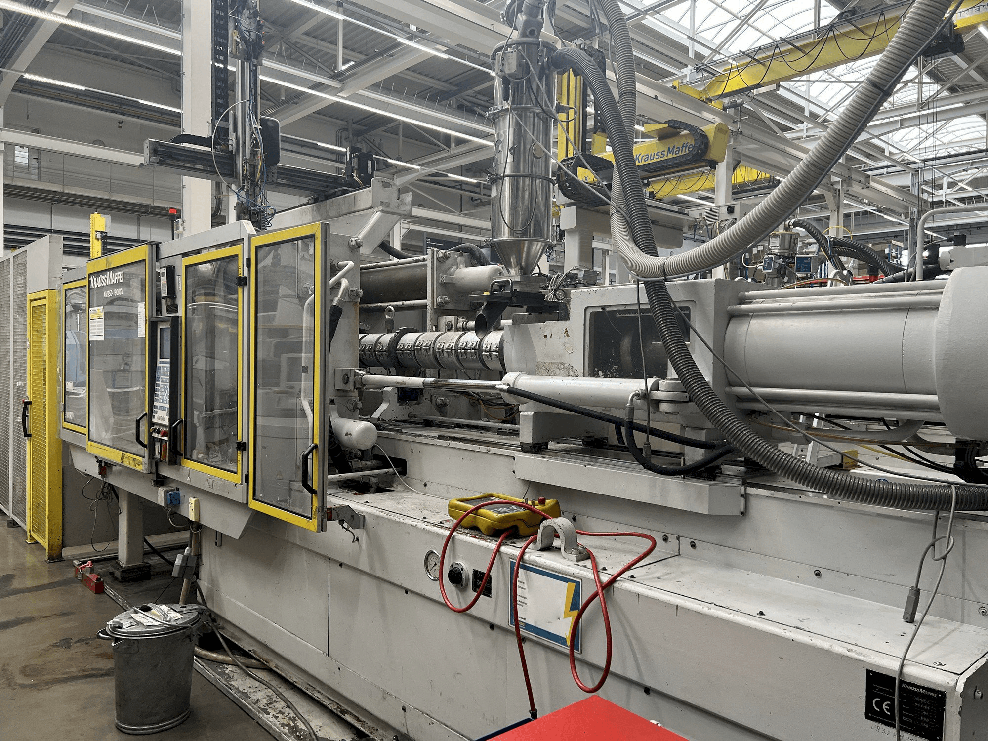 Mašīnas Krauss Maffei KM 250 pretskats