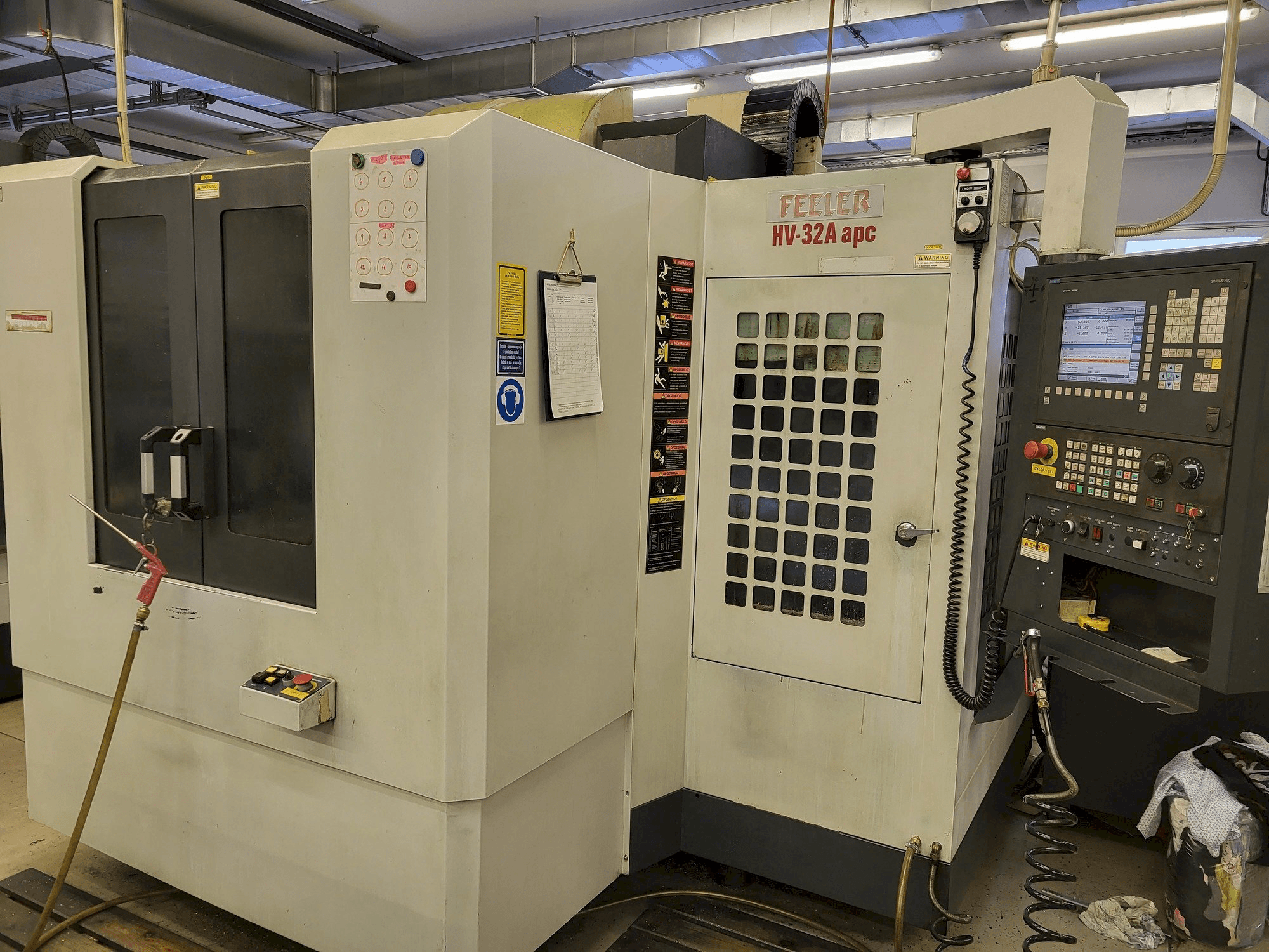 Mašīnas Feeler HV-32A-APC pretskats