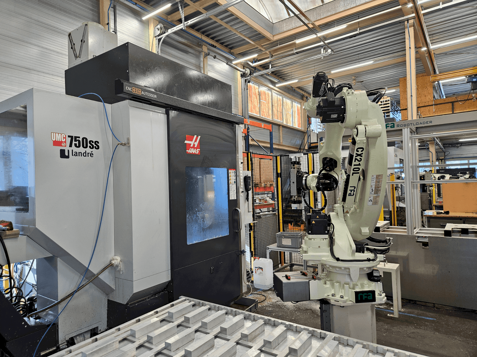 Mašīnas HAAS UMC-750SS pretskats